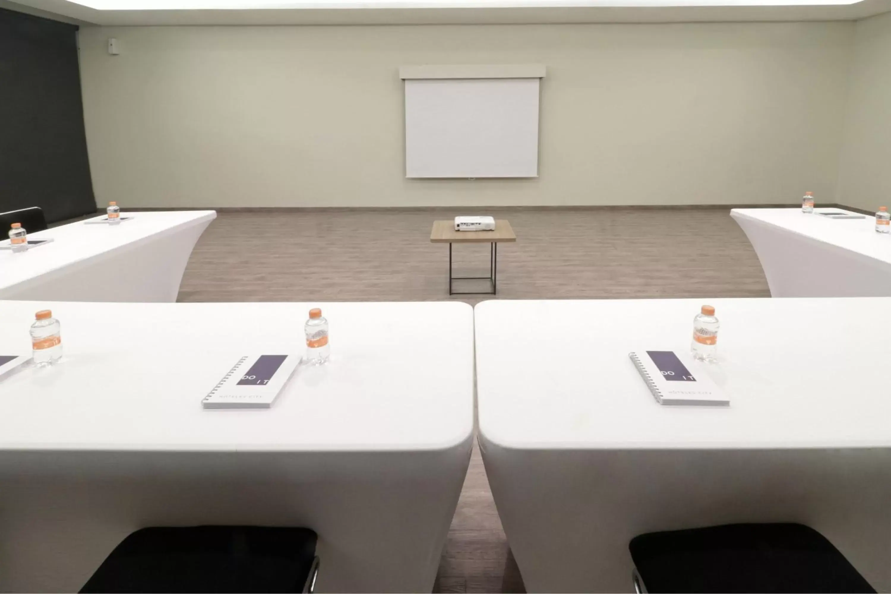 Meeting/conference room in City Express Plus by Marriott Monterrey Galerías