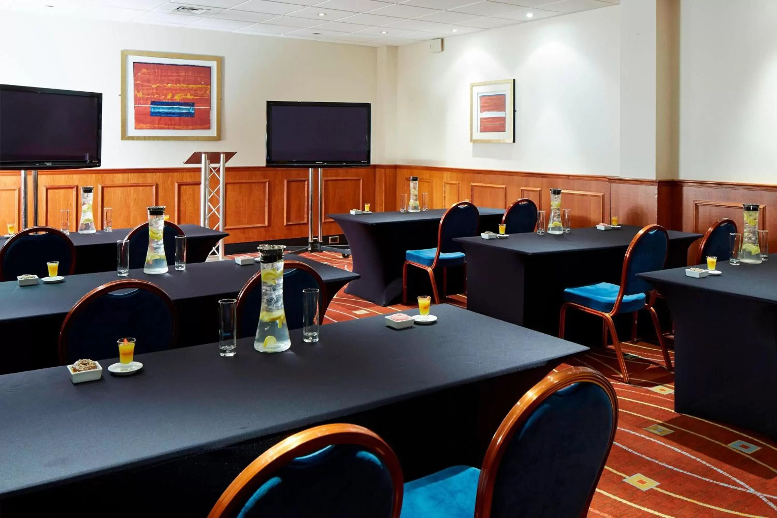 Meeting/conference room, Restaurant/Places to Eat in Delta Hotels by Marriott Newcastle Gateshead