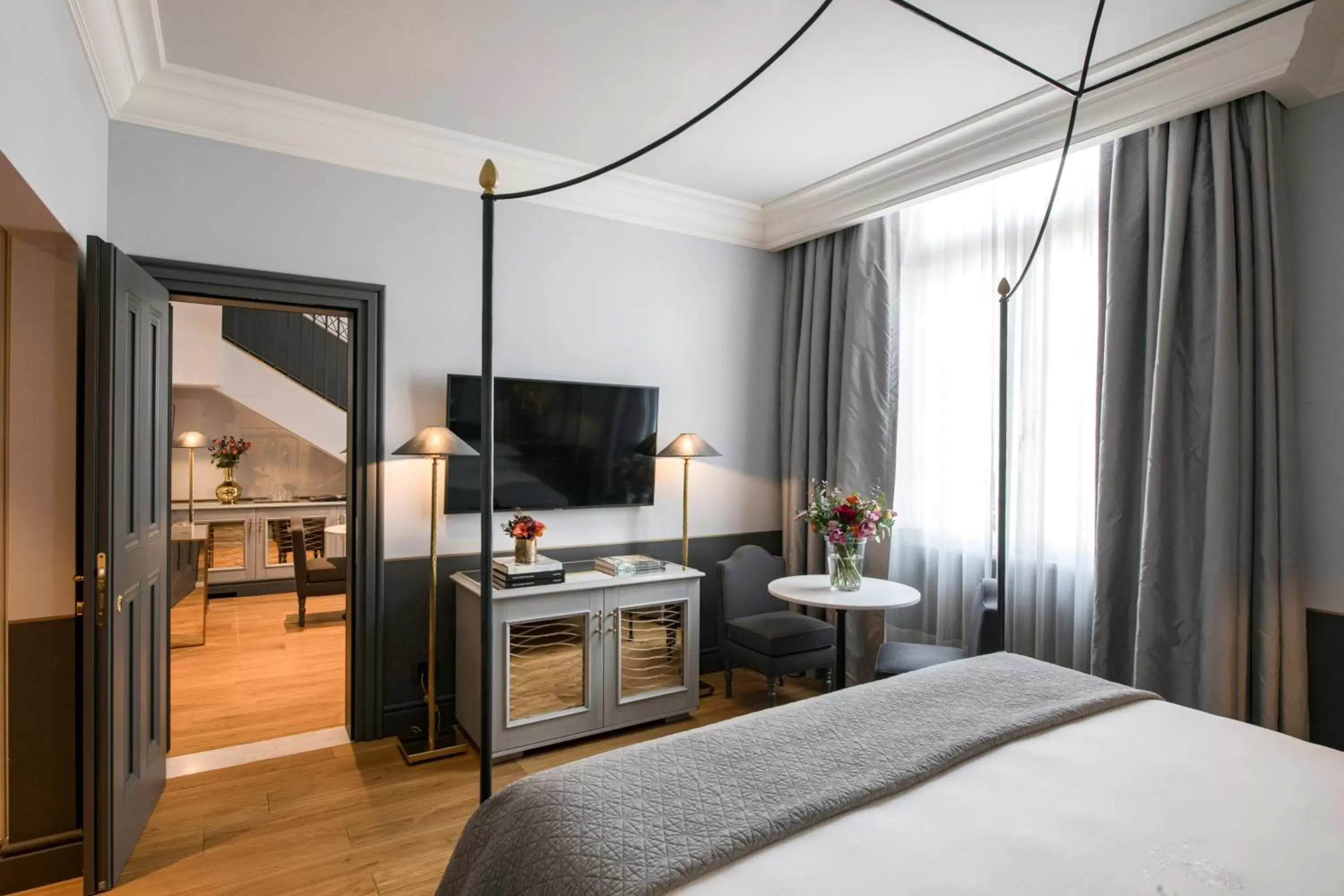 Bedroom, TV/Entertainment Center in Helvetia&Bristol Firenze – Starhotels Collezione