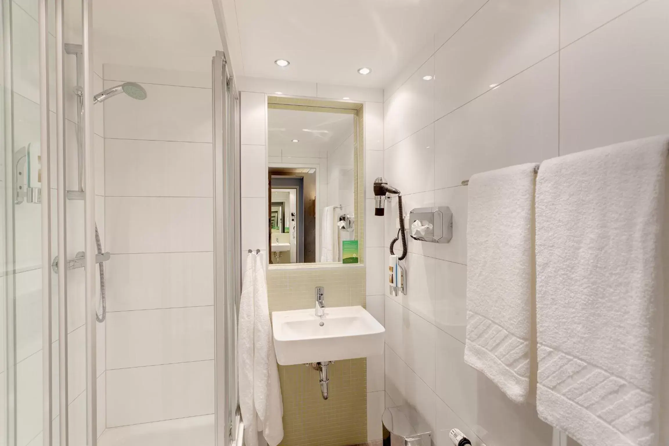 Shower, Bathroom in MEININGER Hotel Wien Downtown Franz
