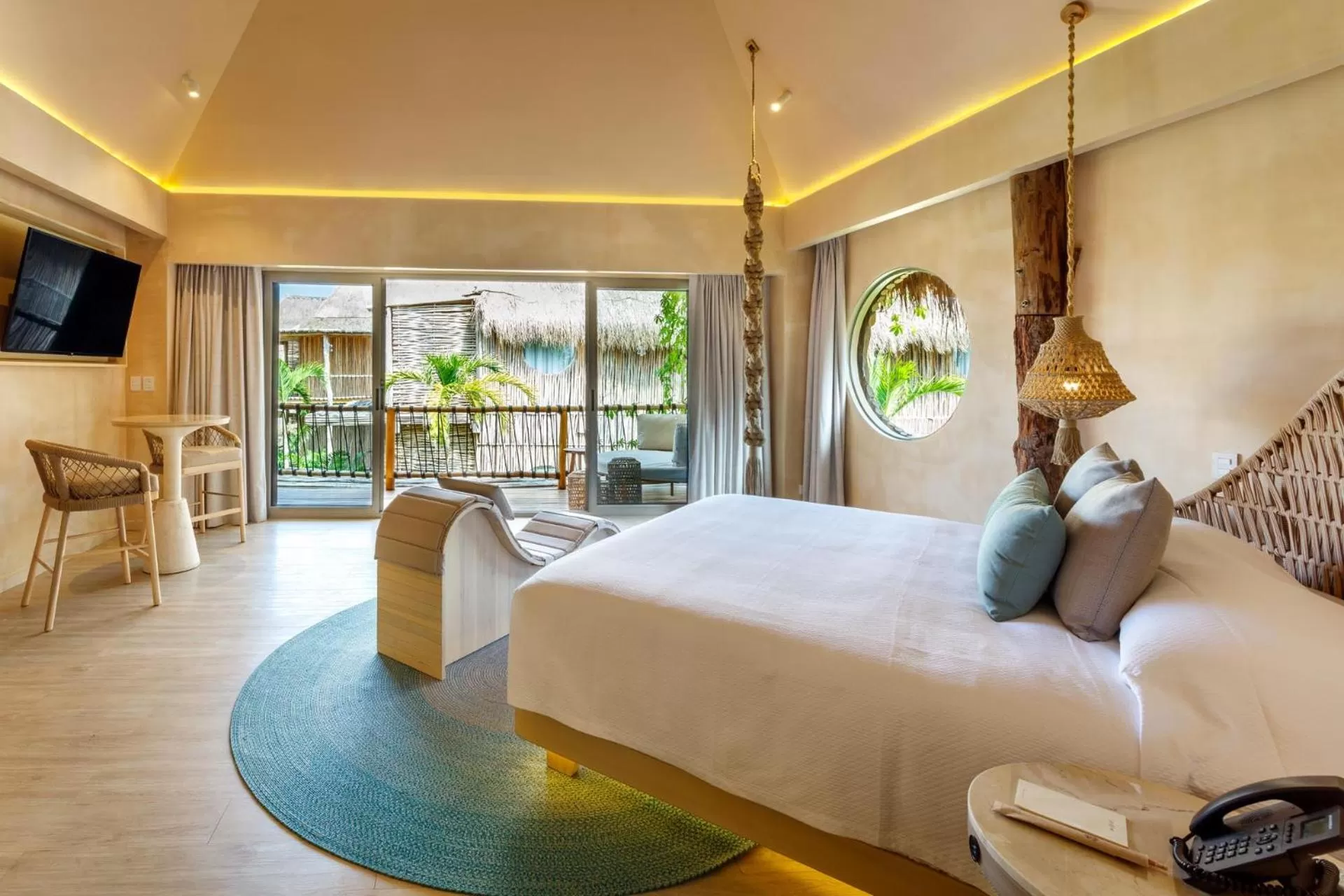 TV and multimedia, Bed in Hotel Shibari - Restaurant & Cenote Club