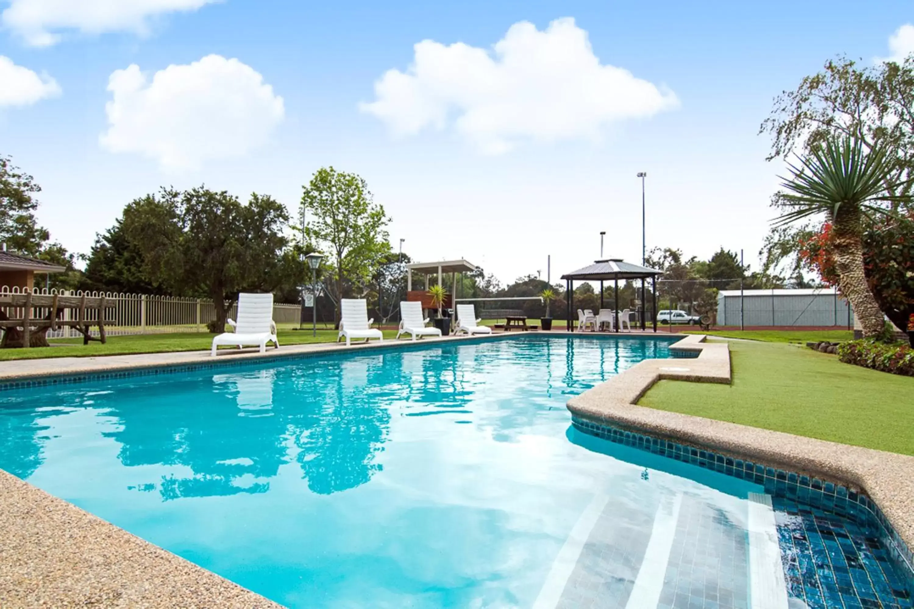 Swimming Pool in Frankston Motel