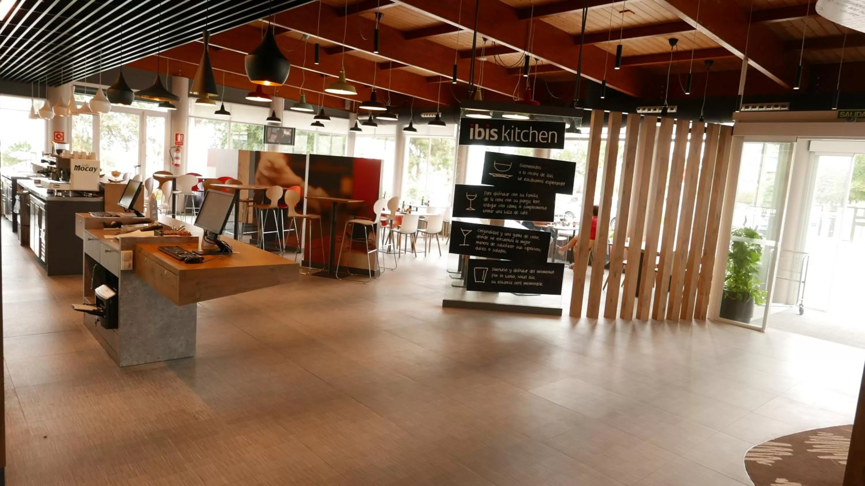 Lobby or reception in Ibis Hotel Alicante