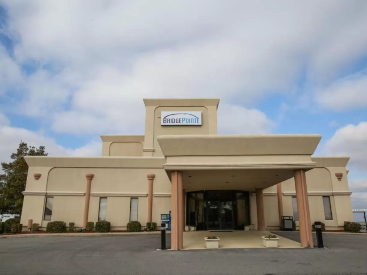 Property building in BridgePointe Hotel & Marina