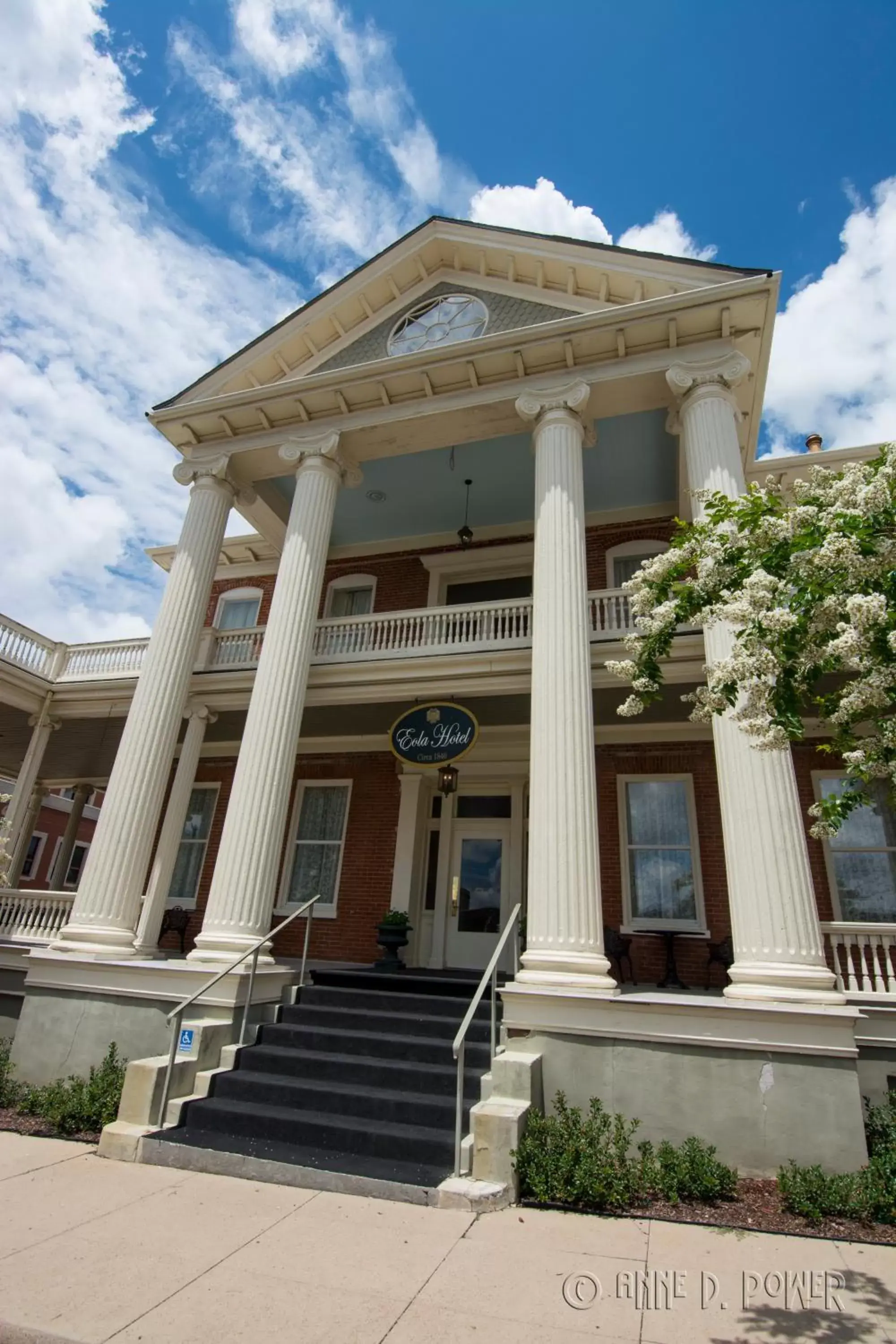 Nearby landmark, Facade/Entrance in The Guest House Historic Mansion