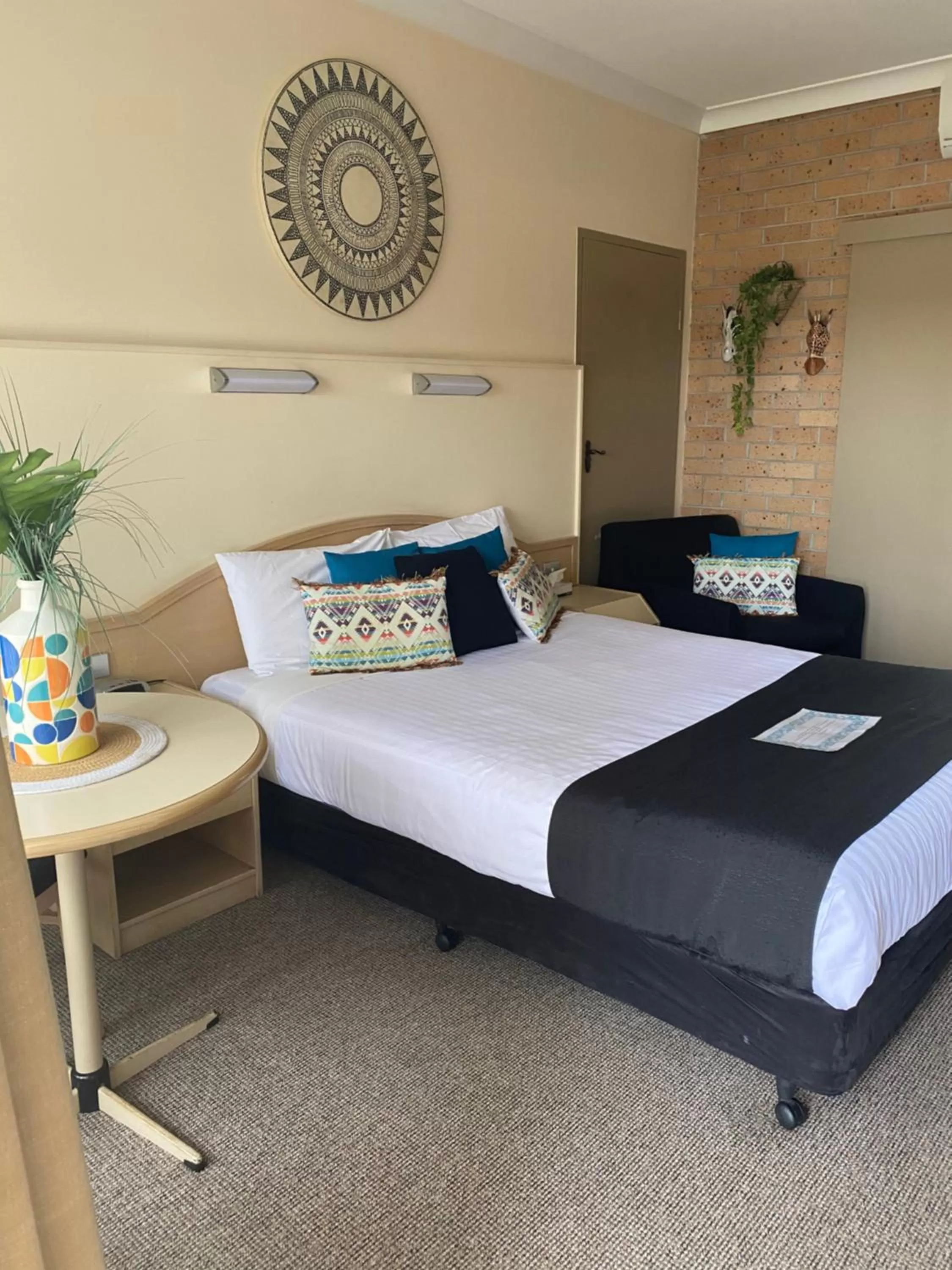 Bed in Marriott Park Motel