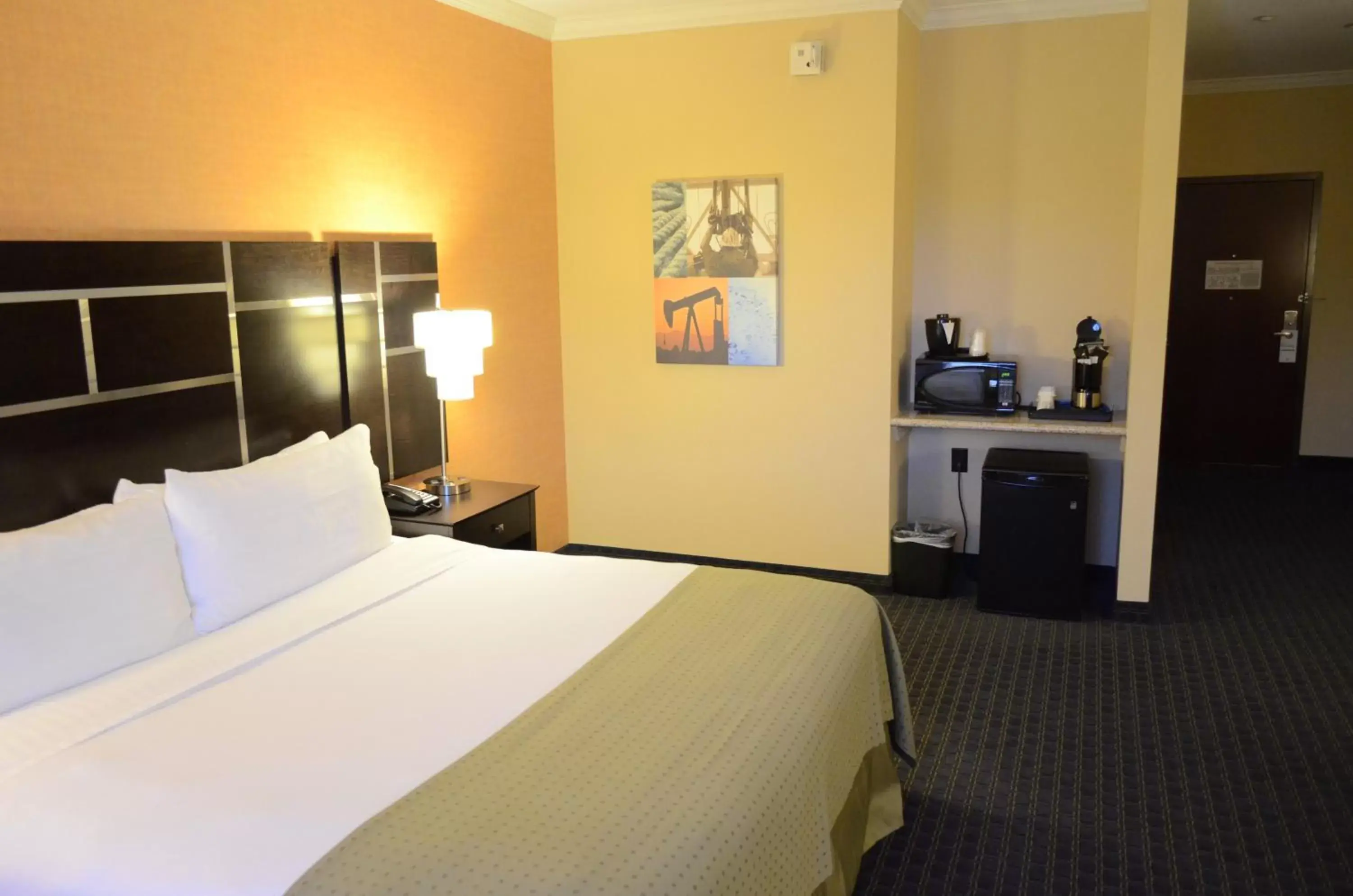 Bed in Holiday Inn Houston East-Channelview, an IHG Hotel