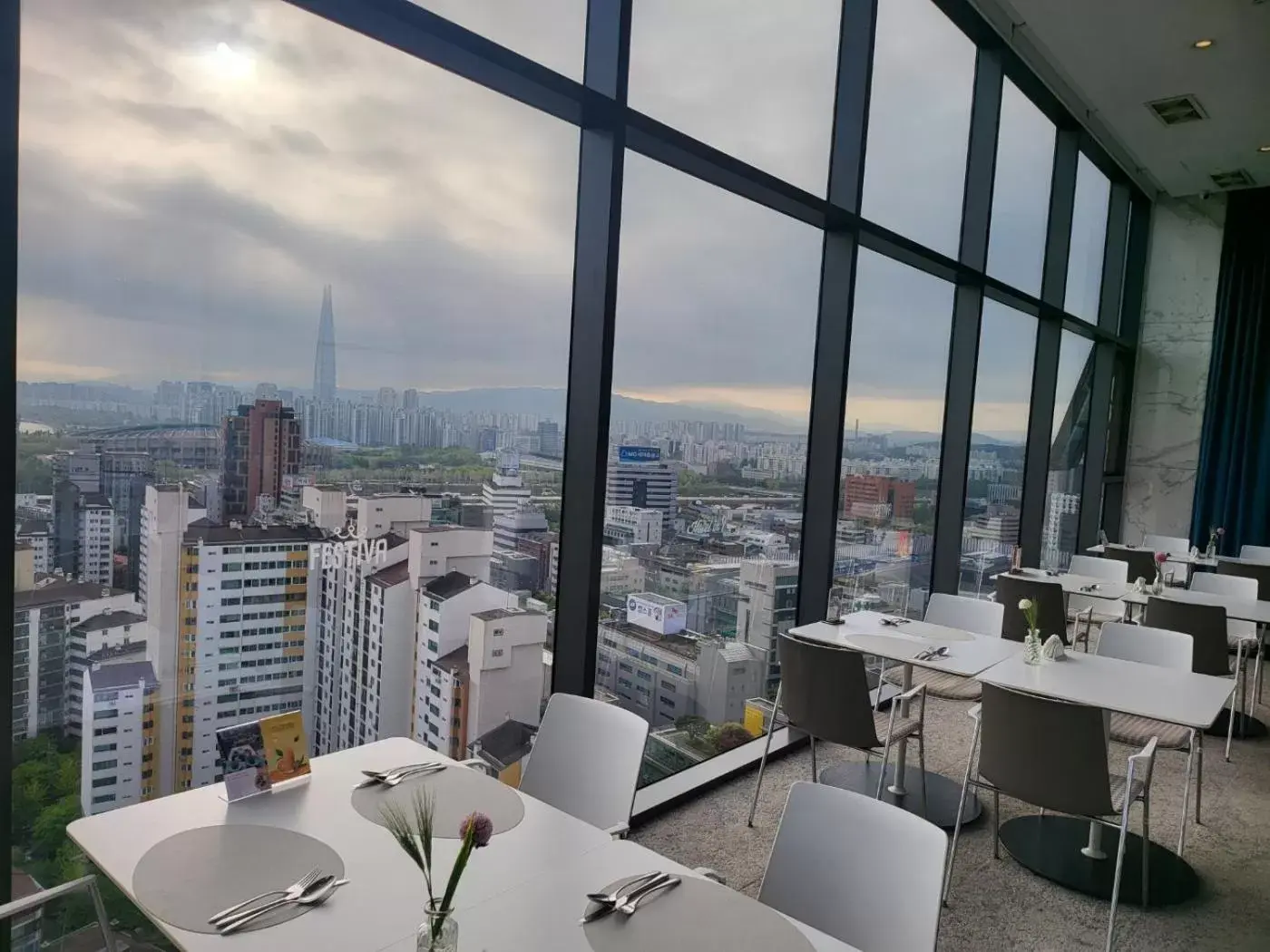 Restaurant/Places to Eat in HOTEL in 9 Gangnam