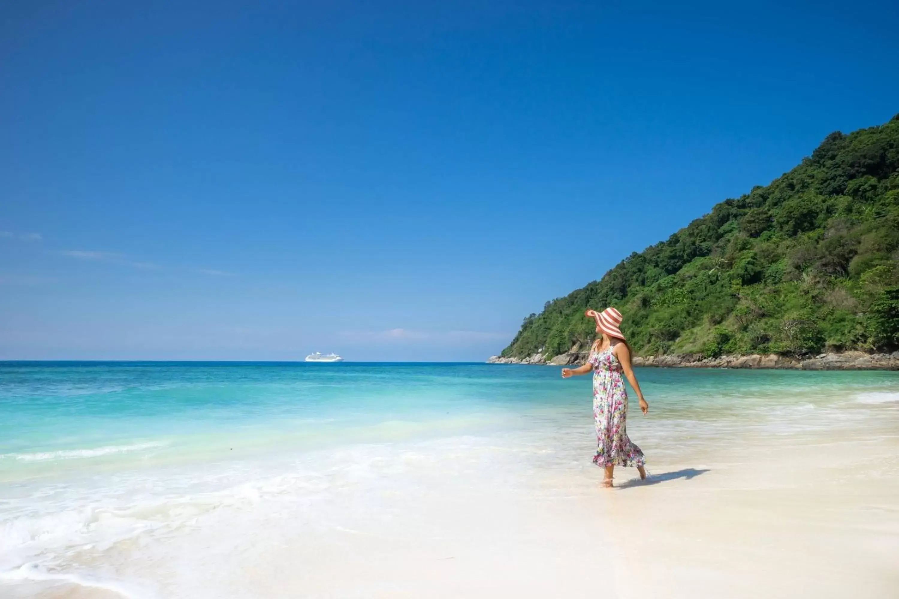 Beach in Phuket Marriott Resort & Spa, Merlin Beach