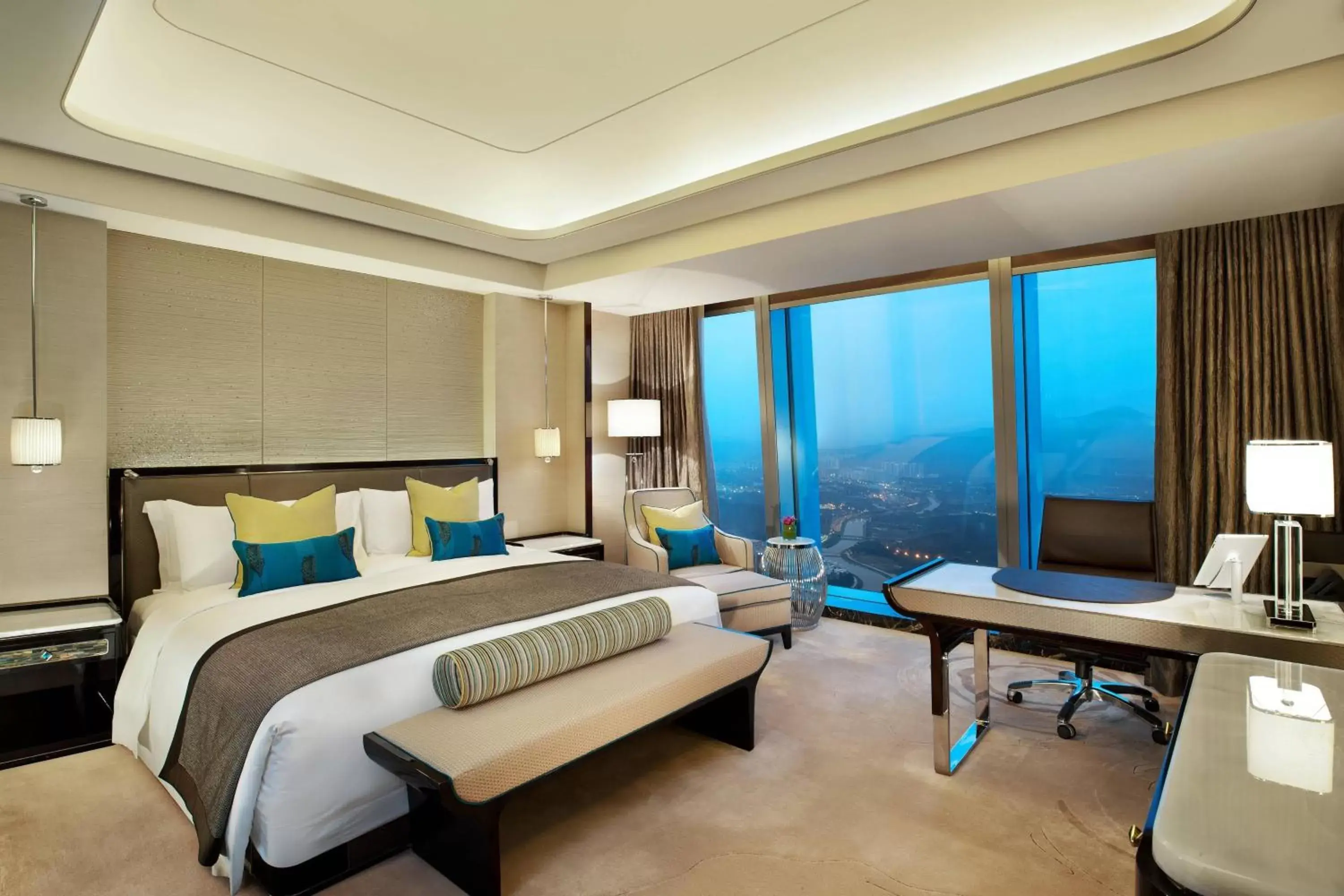 Photo of the whole room in The St. Regis Shenzhen