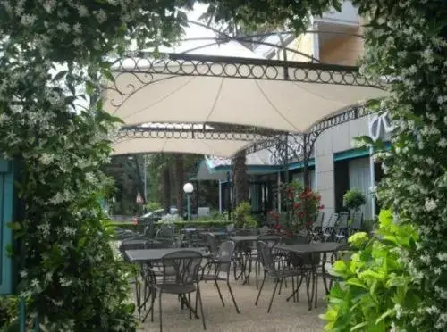 Garden, Restaurant/Places to Eat in Platani Hotel