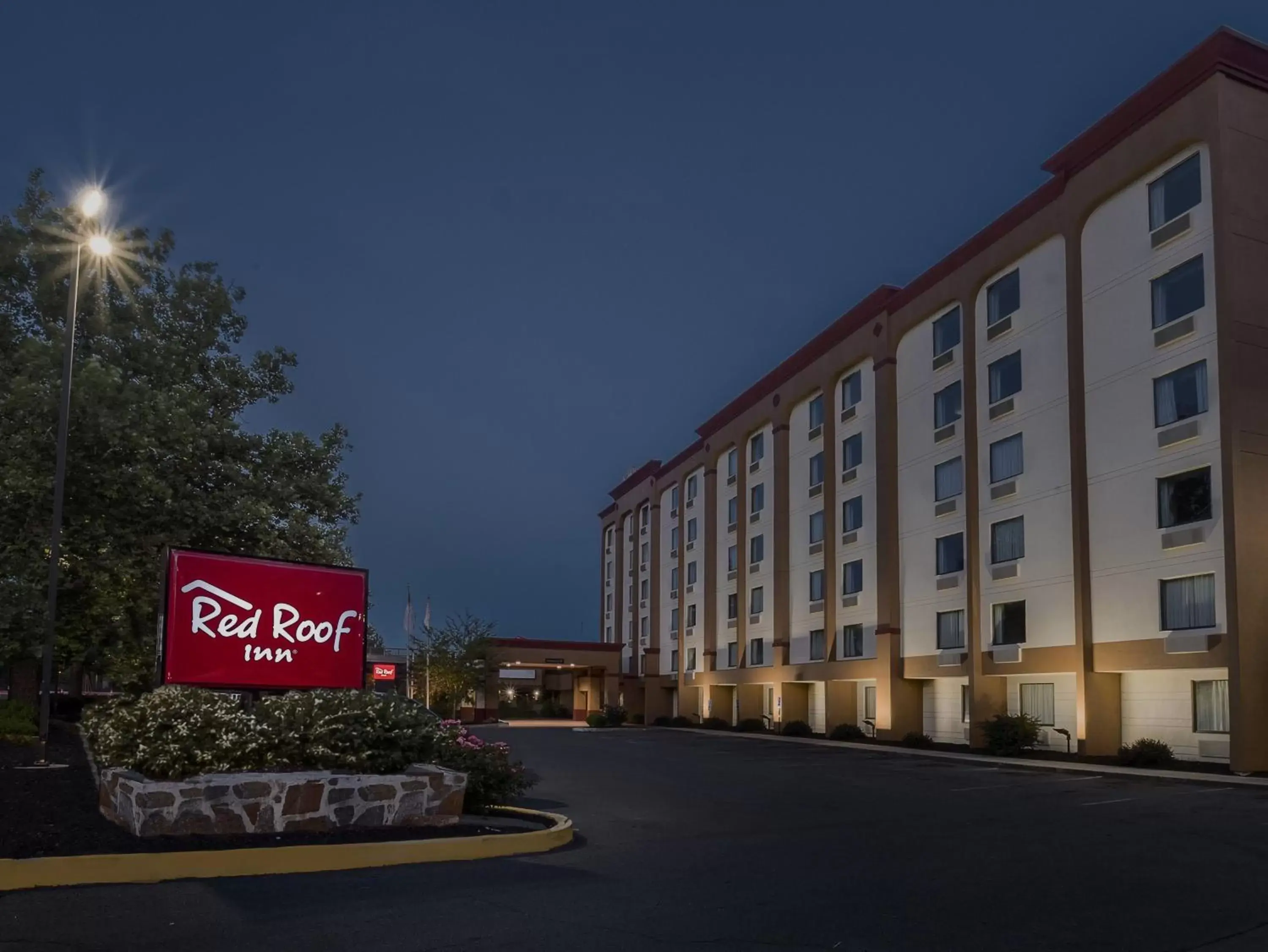 Property Building in Red Roof Inn Hartford- New Britain