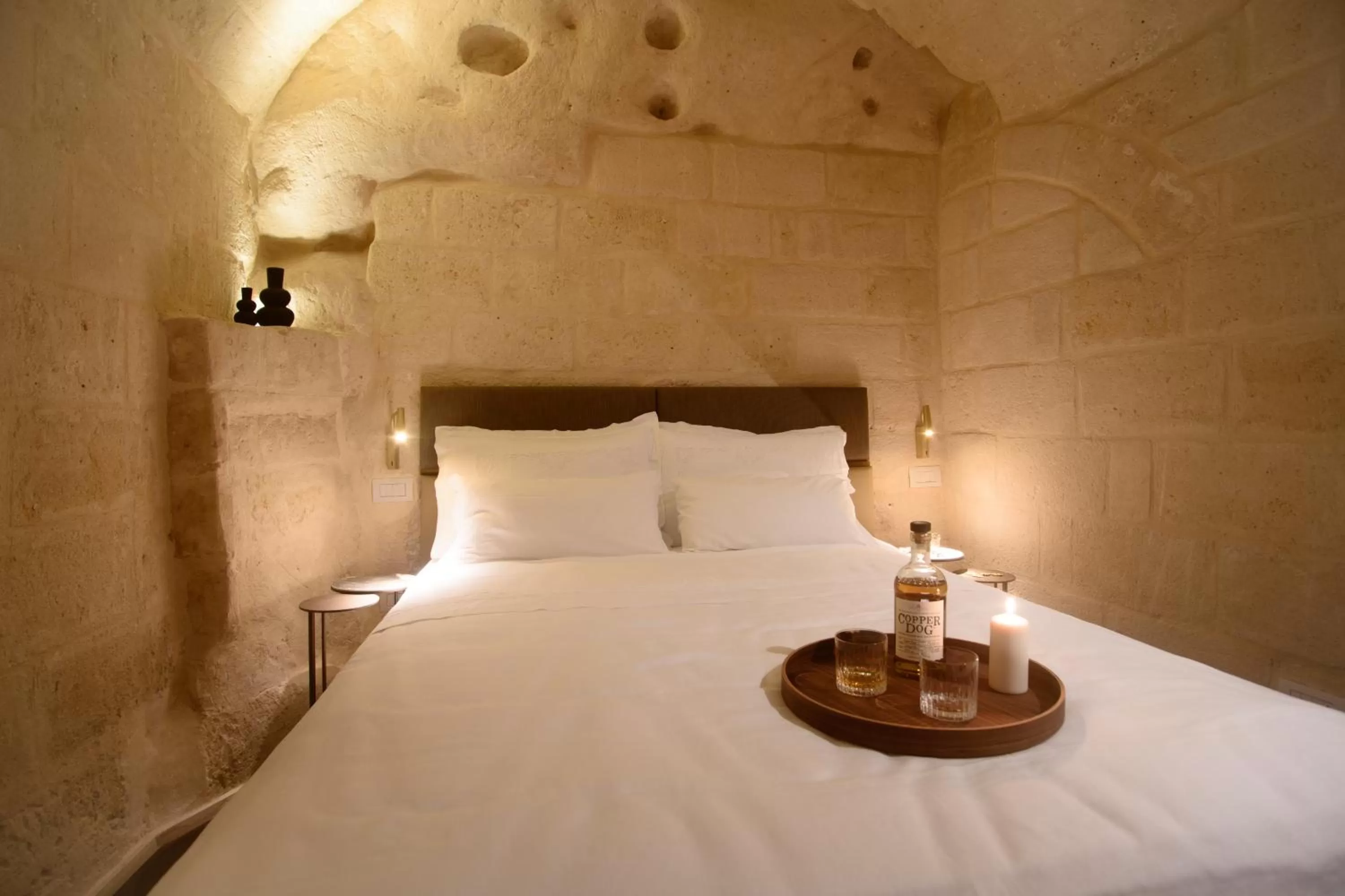 Bed in Le Malve Cave Retreat