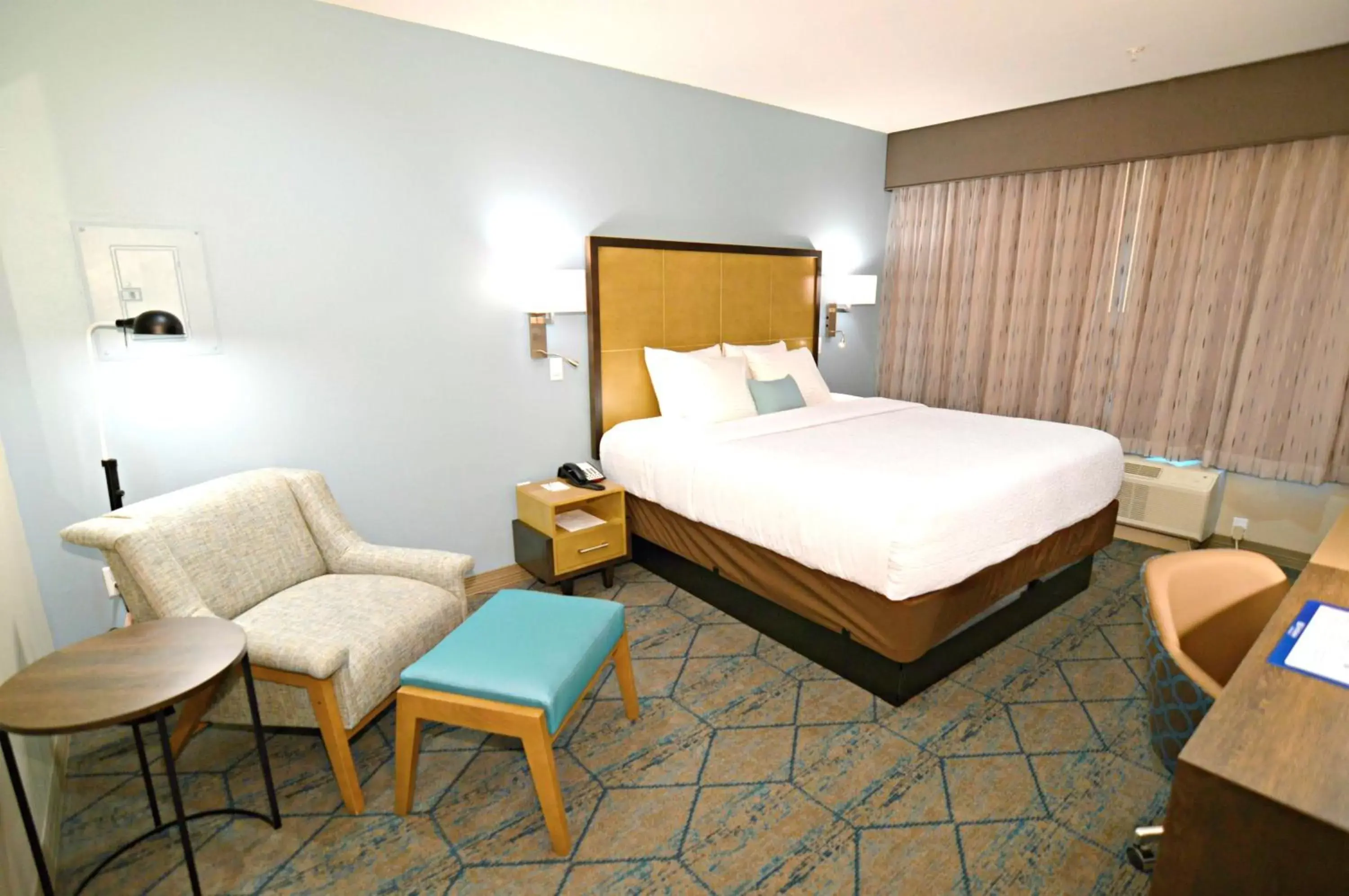 Photo of the whole room, Bed in Best Western Executive Residency IH-37 Corpus Christi