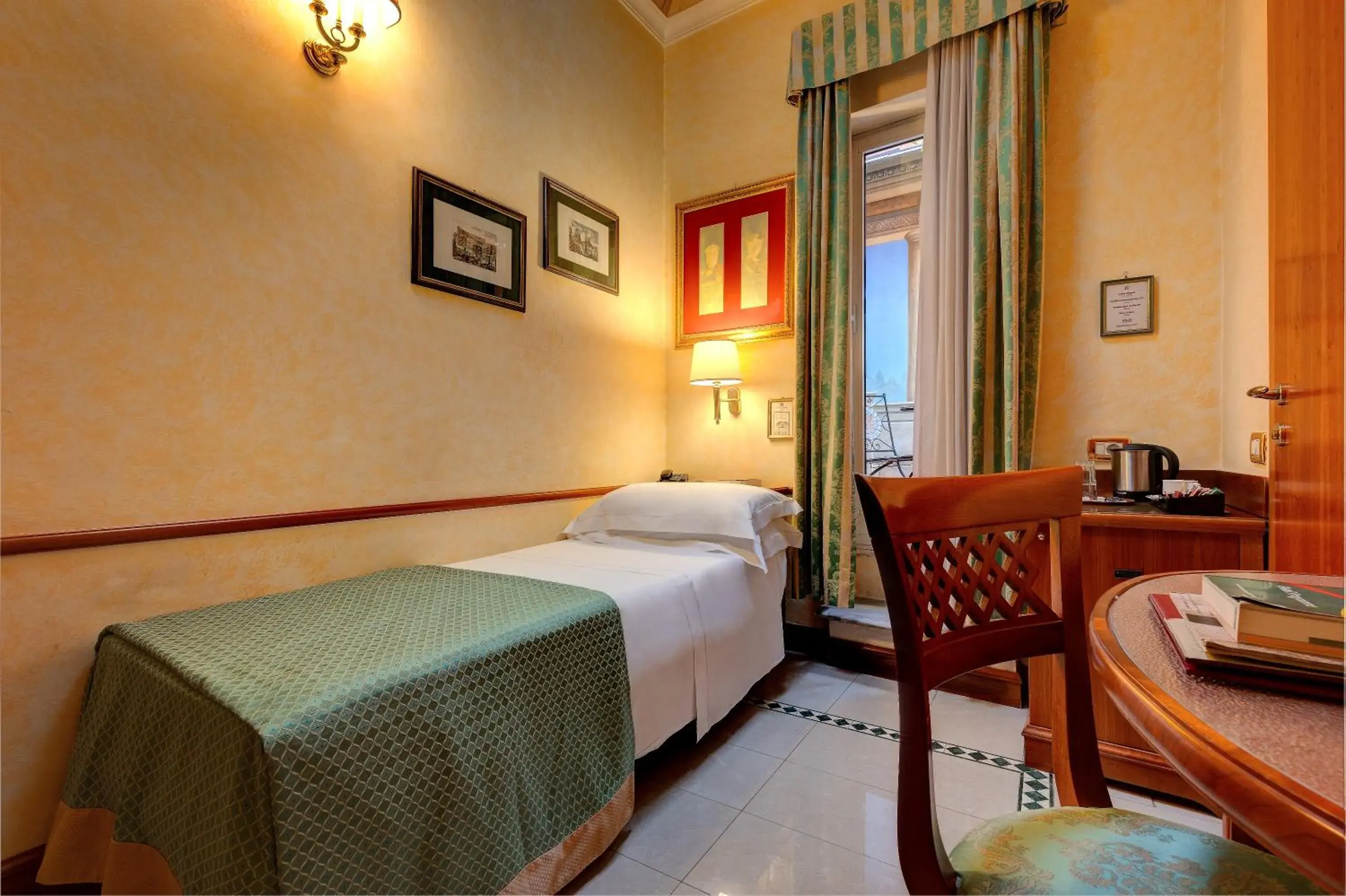 Bedroom, Bed in Hotel Amalfi