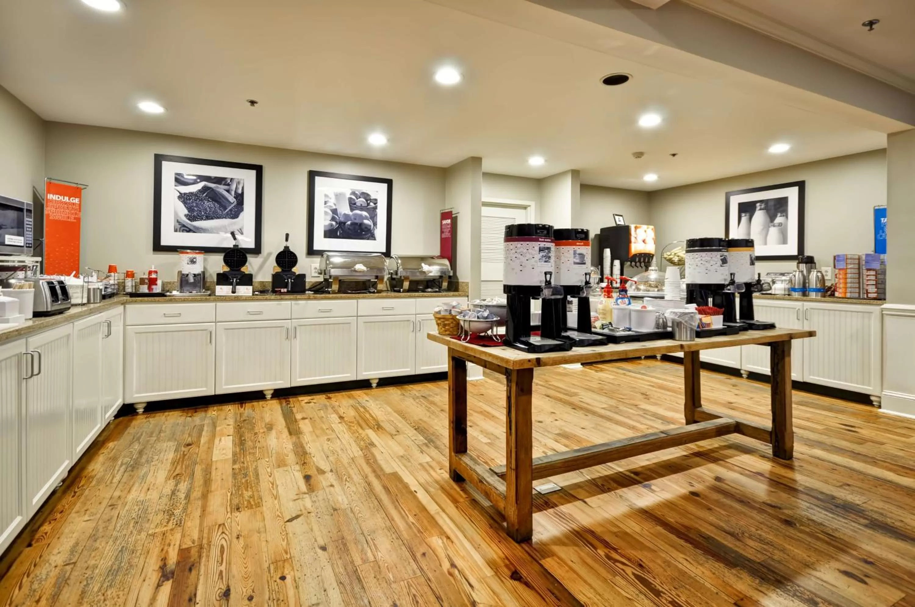 Coffee/tea facilities in Hampton Inn & Suites Charleston/Mt. Pleasant-Isle Of Palms