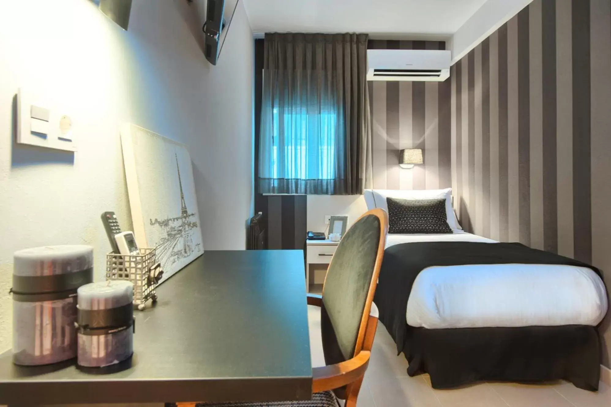 Single Room in New Hotel Colon