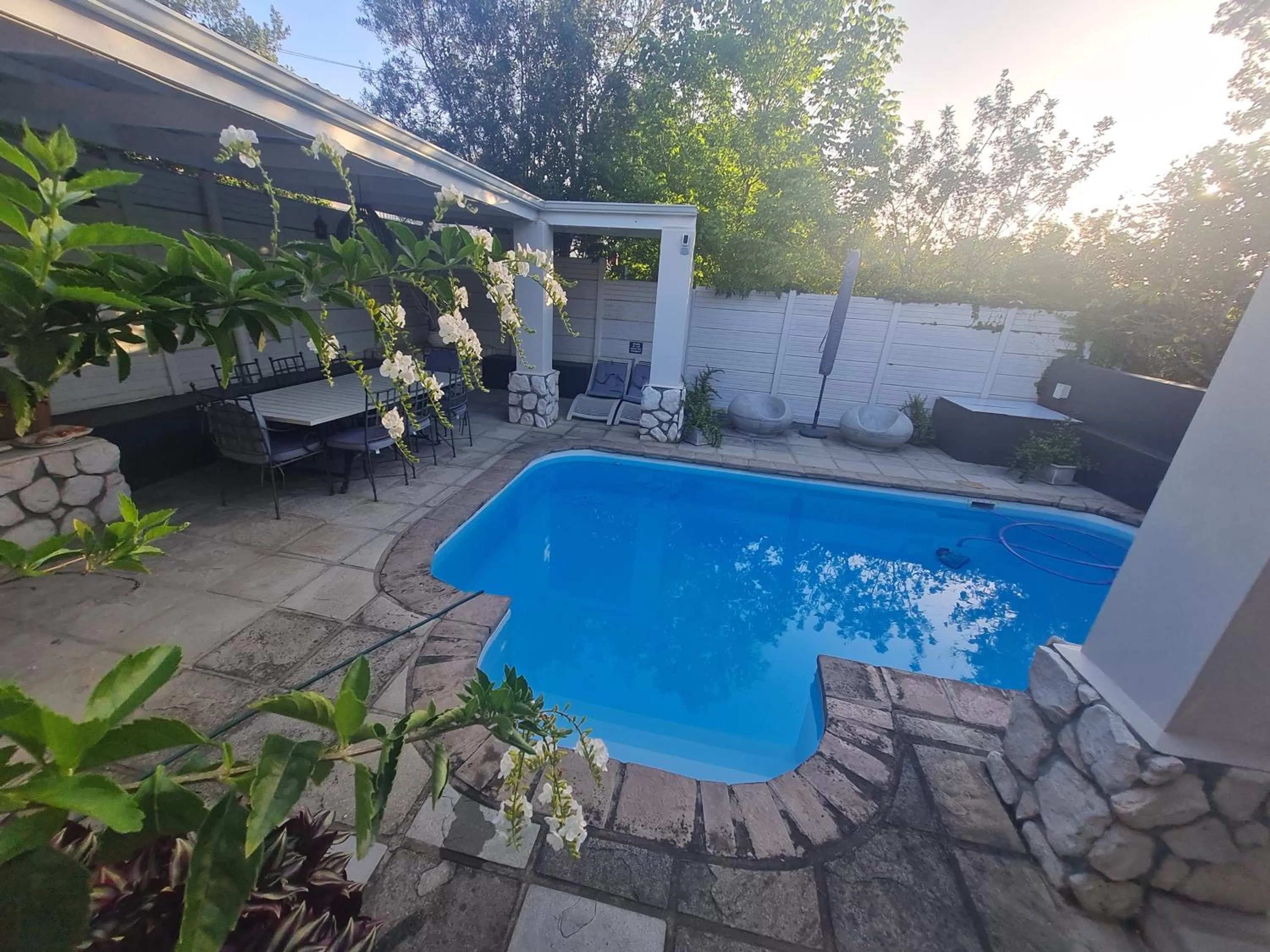 Swimming pool in Bergview Guesthouse Swellendam