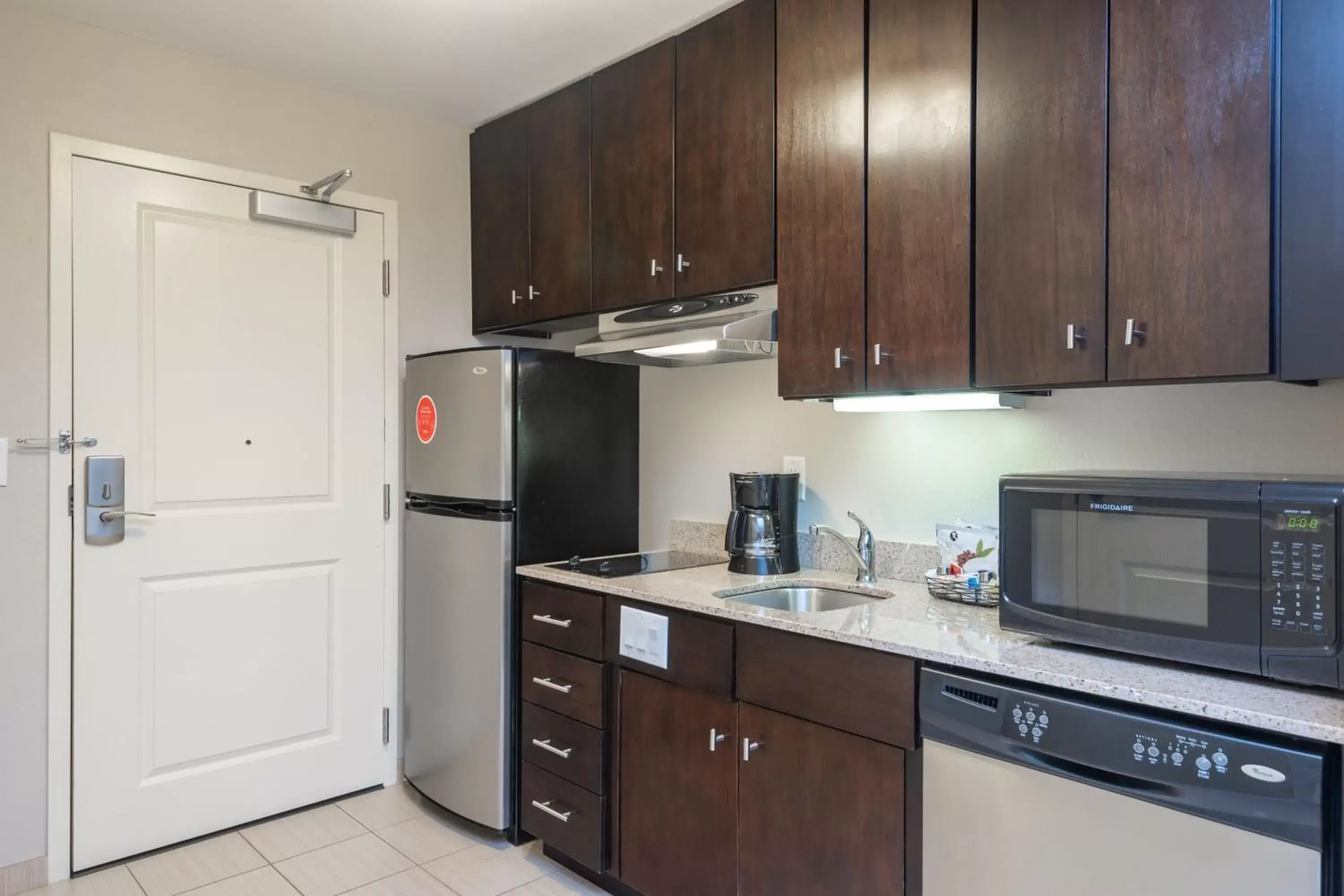 Kitchen or kitchenette, Kitchen/Kitchenette in TownePlace Suites by Marriott Charlotte Mooresville