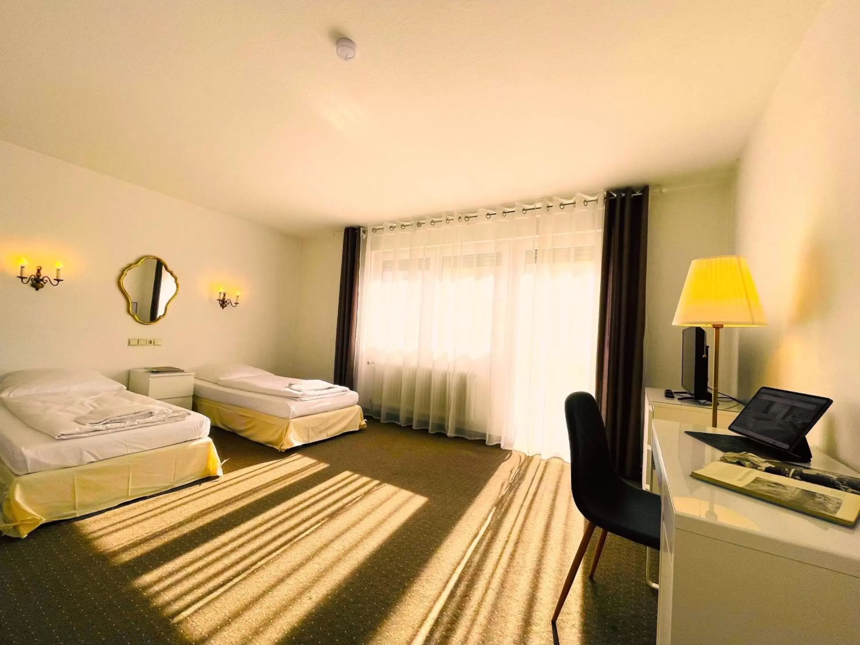 Bedroom, Bed in Hotel Moguntia