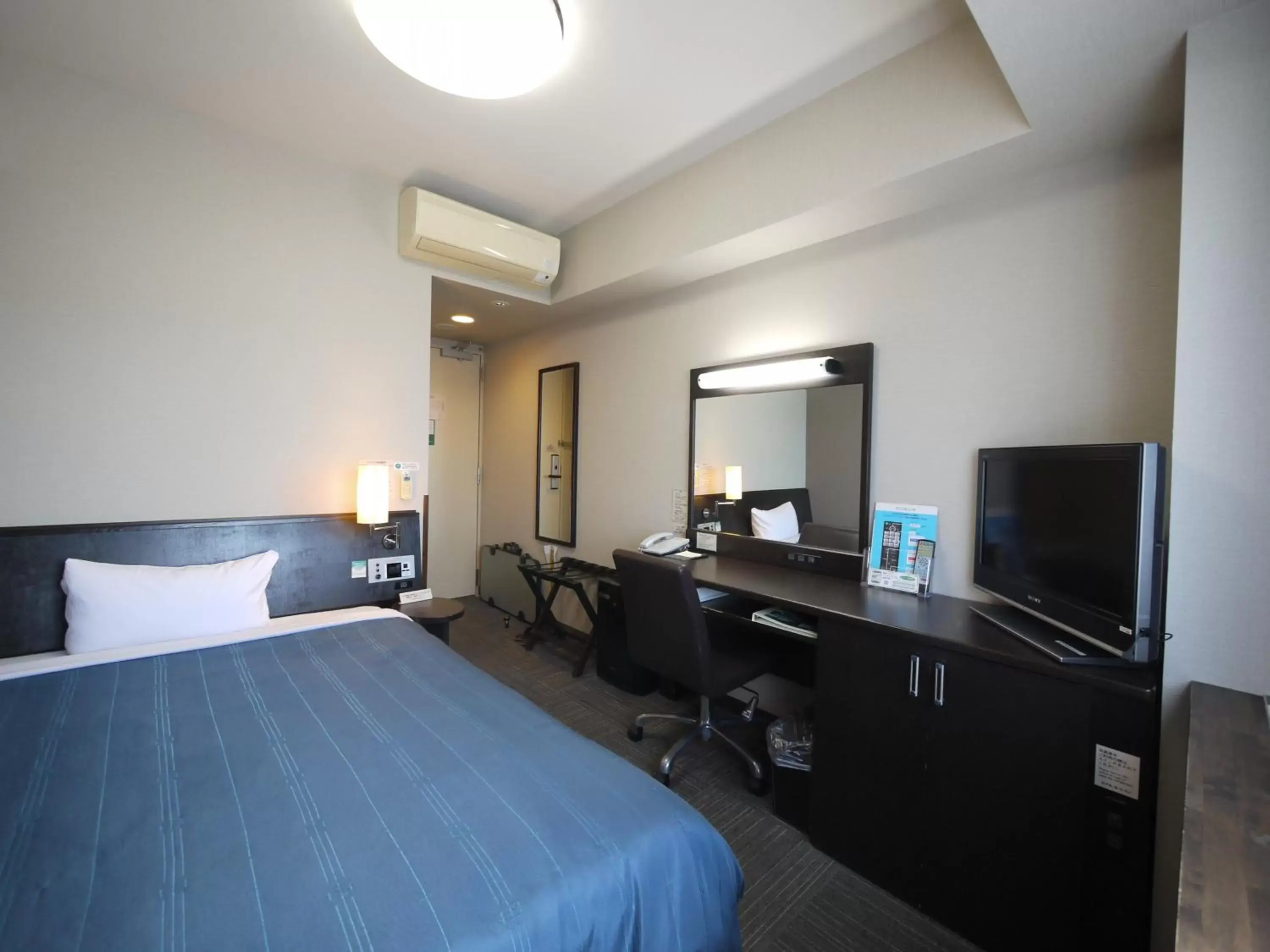 Bed in Hotel Route-Inn Nanao Ekihigashi