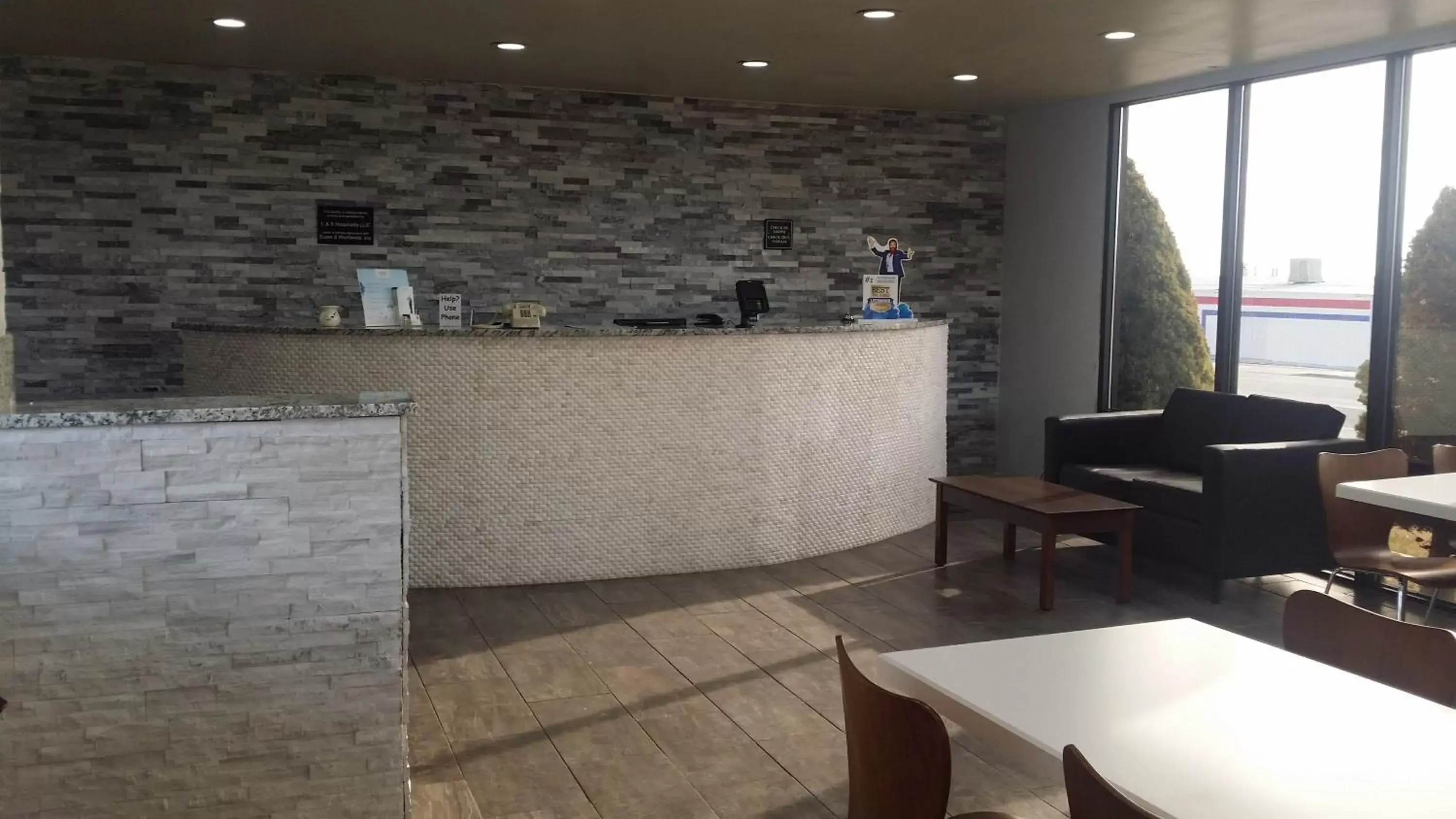 Lobby/Reception in Super 8 by Wyndham Wendover