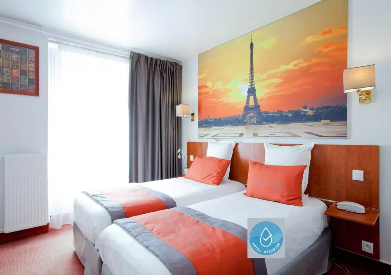 Logo/Certificate/Sign, Bed in Alyss Saphir Cambronne Eiffel