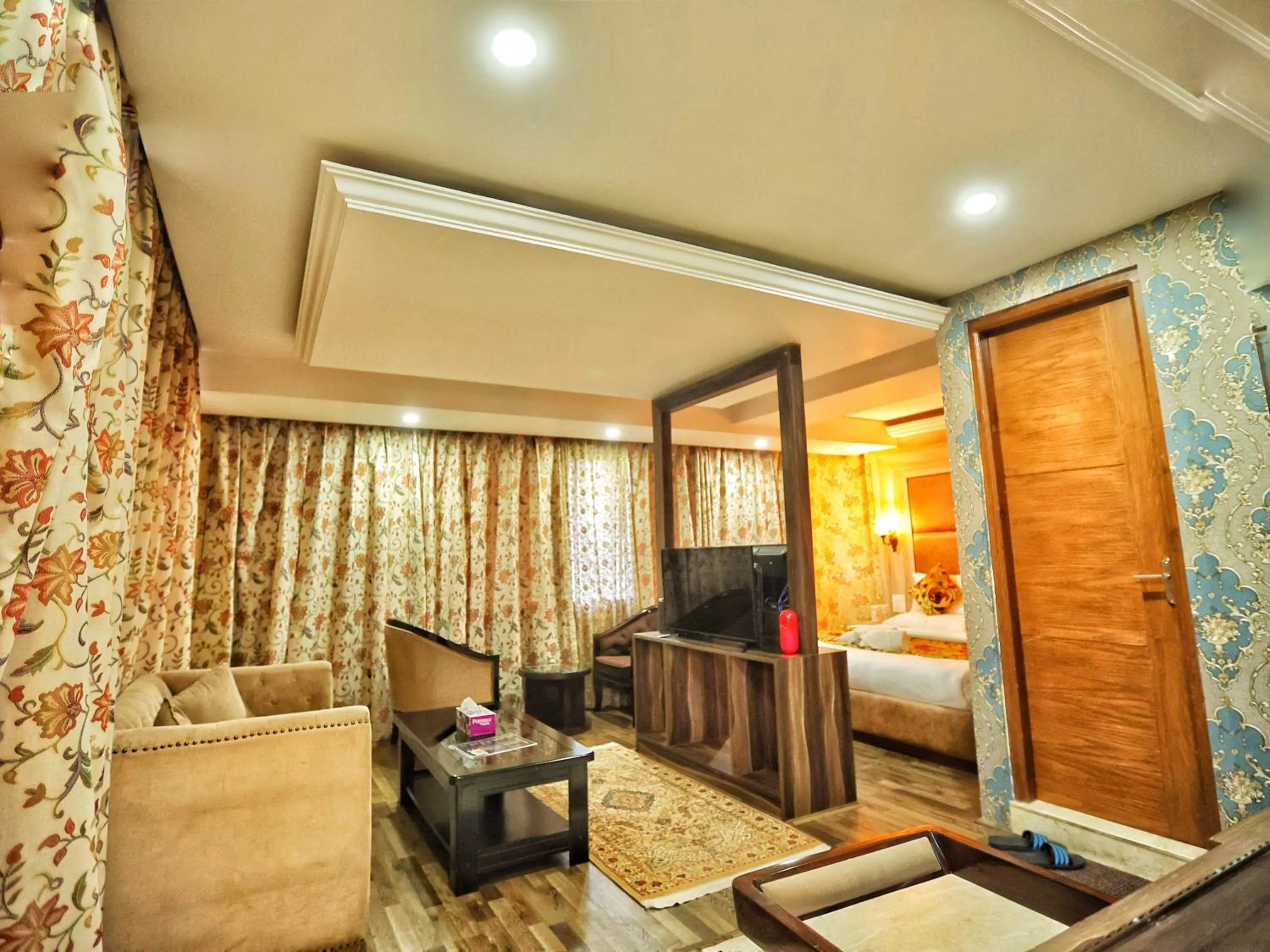 Bed, Seating Area in Hotel The Montreal