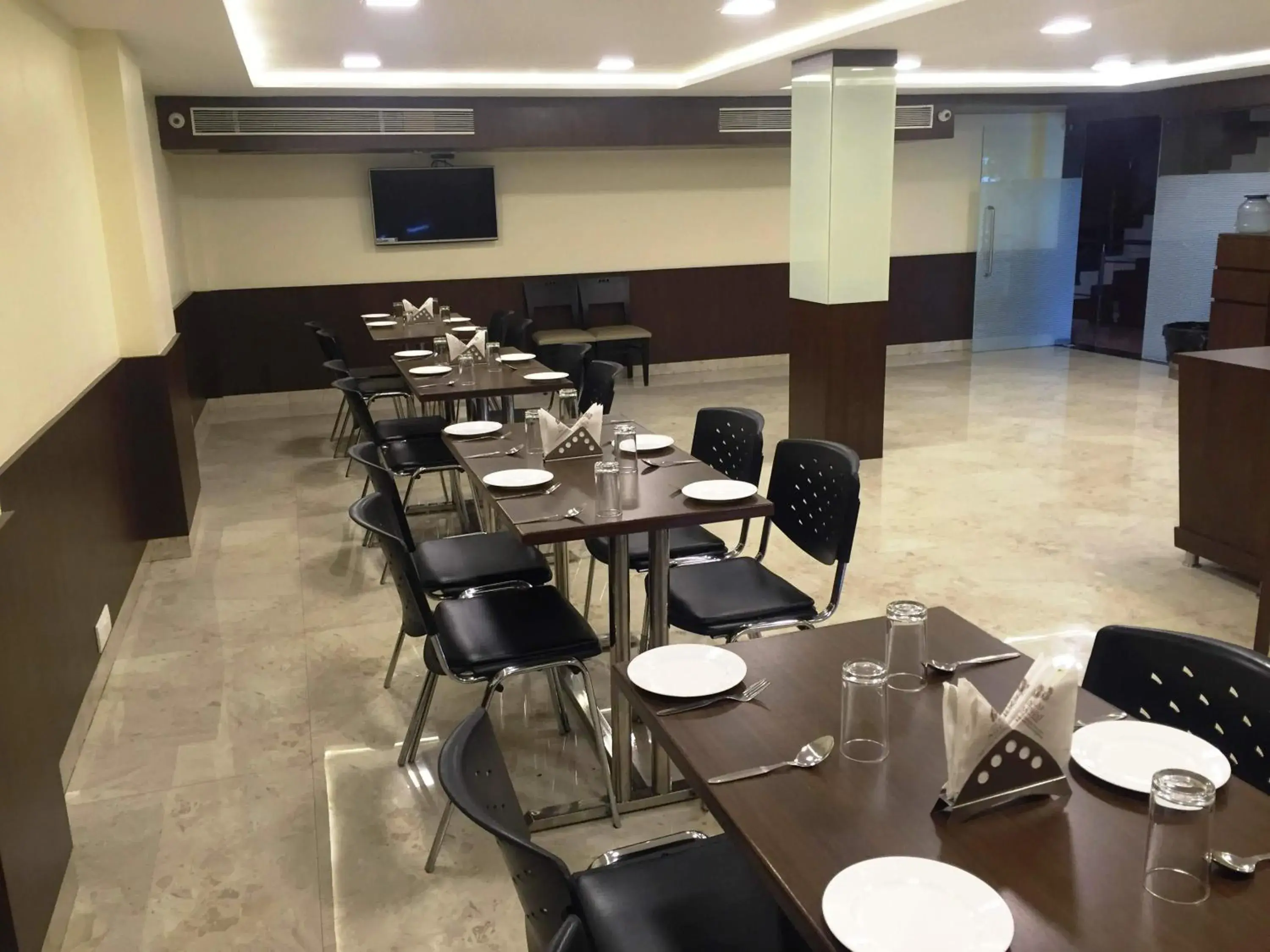 Restaurant/Places to Eat in Grand Ashirwad Beacon