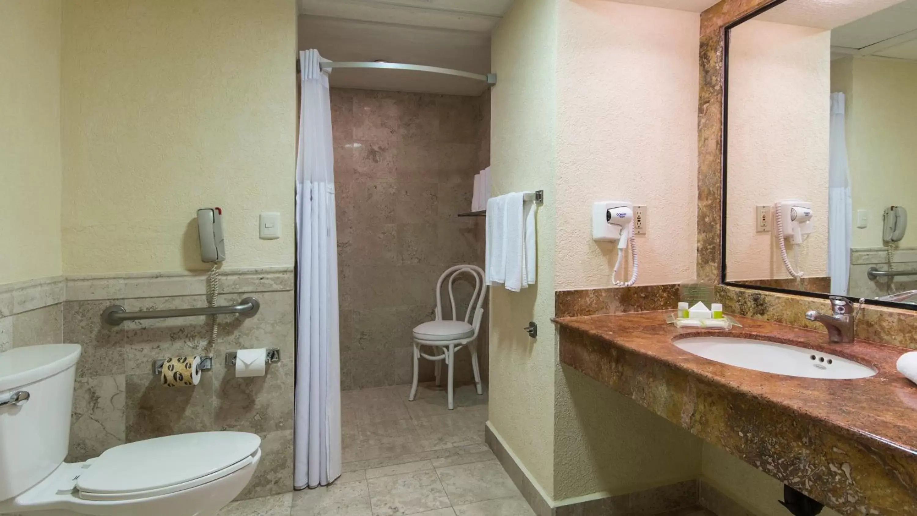 Bathroom in Holiday Inn Queretaro Centro Historico, an IHG Hotel
