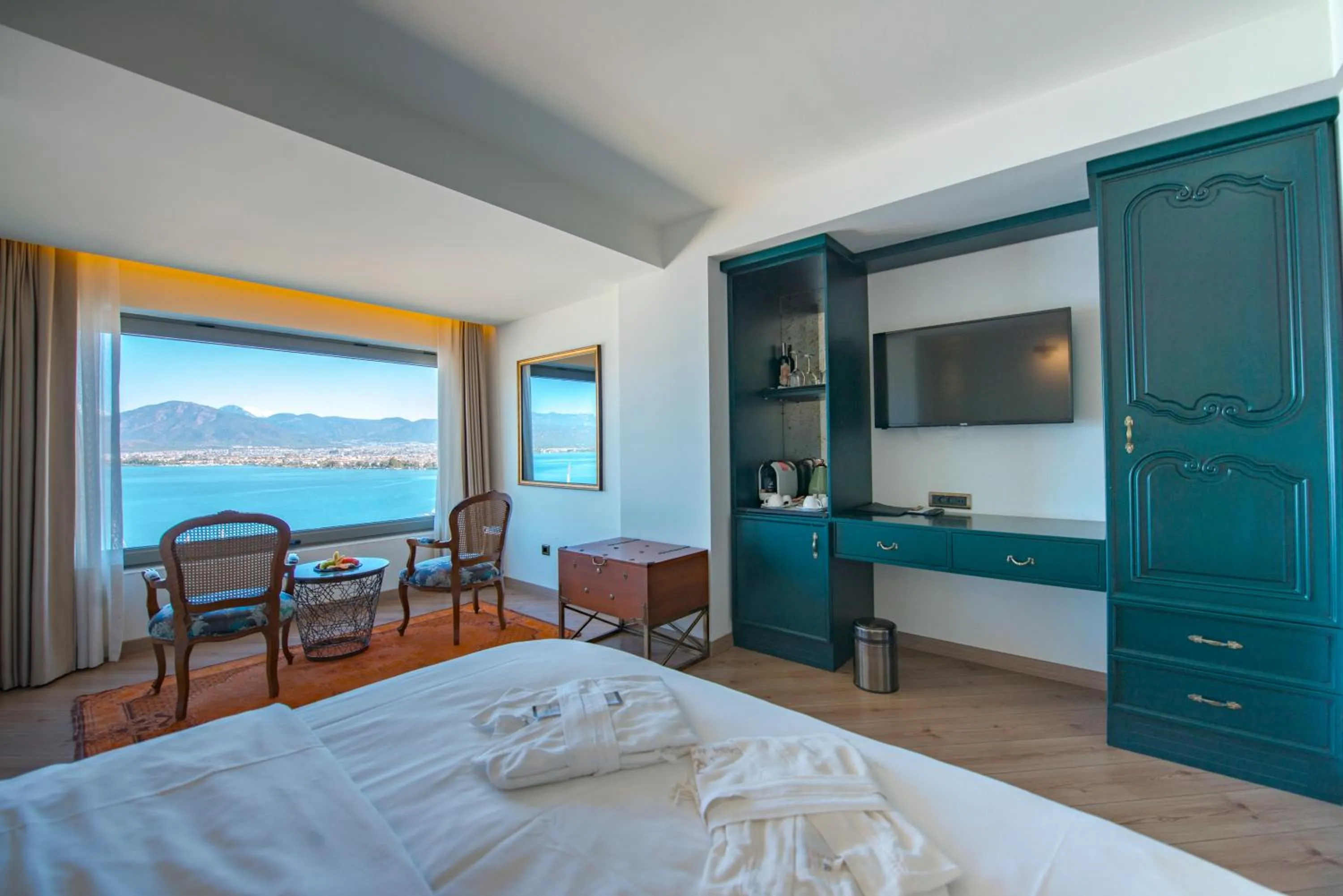 Seating area, Bed in Casa Margot Hotel - Adults Only