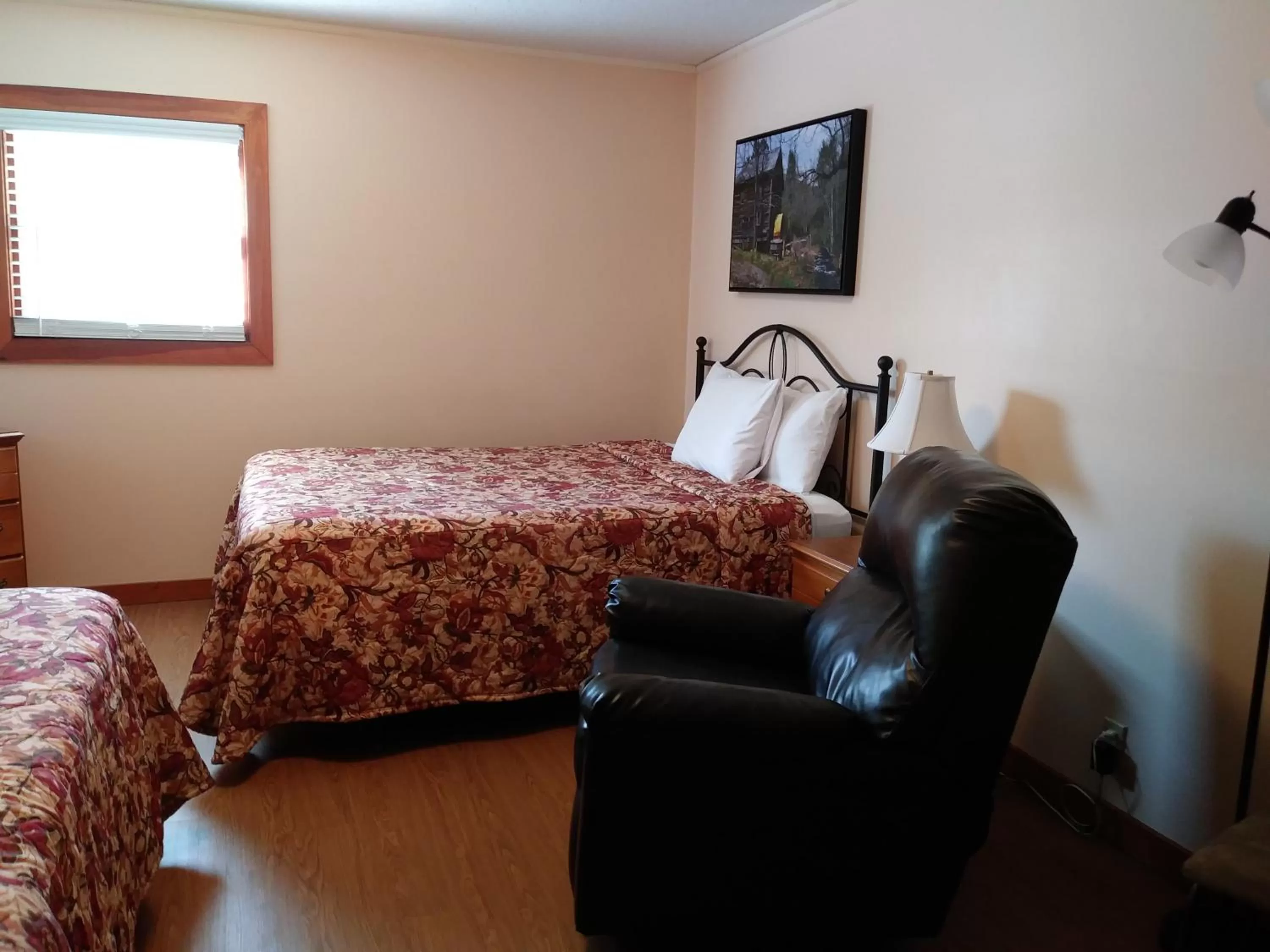 Bed in Riverbend Lodging