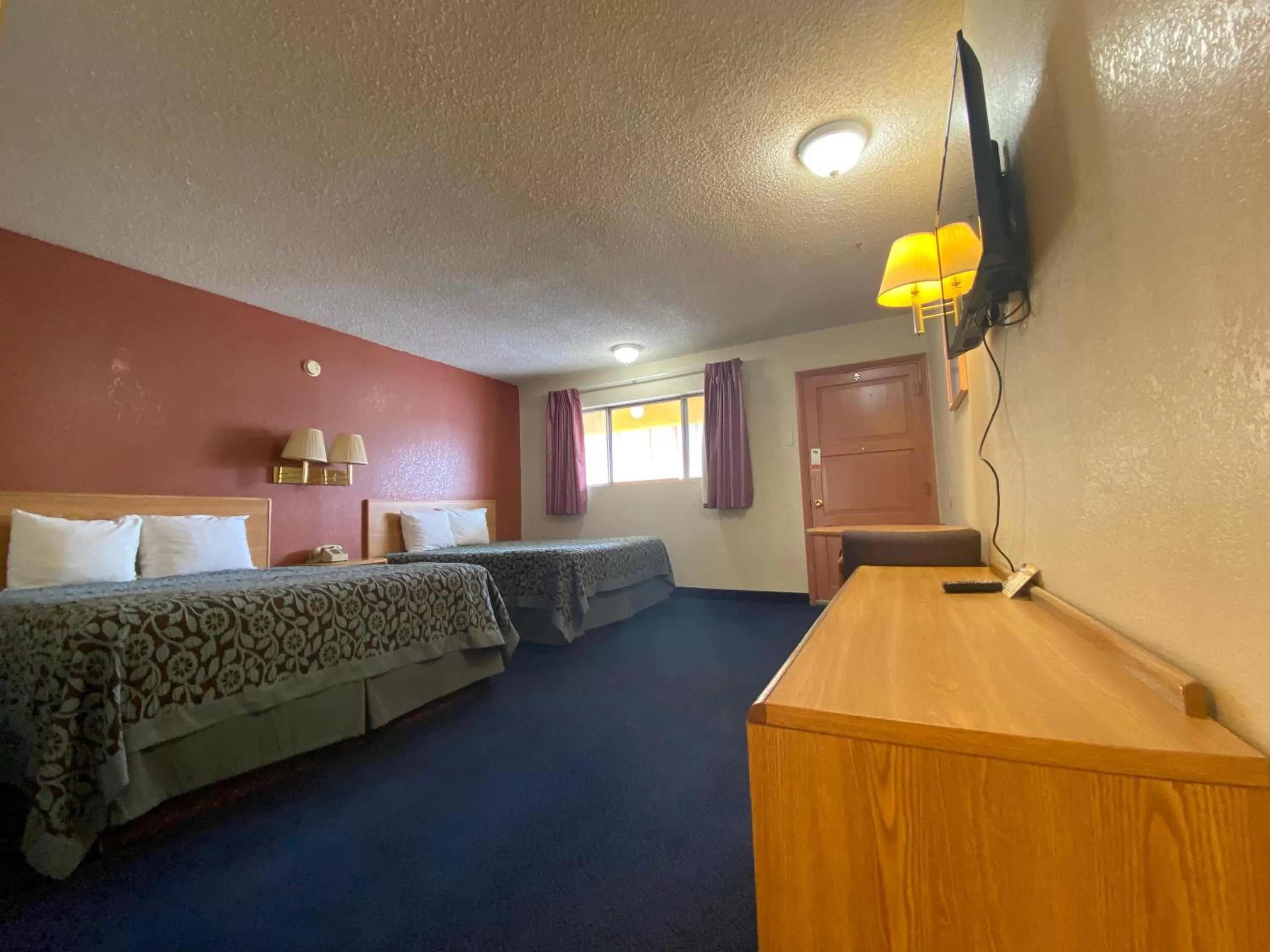 Bed in Budget Inn Las Vegas New Mexico