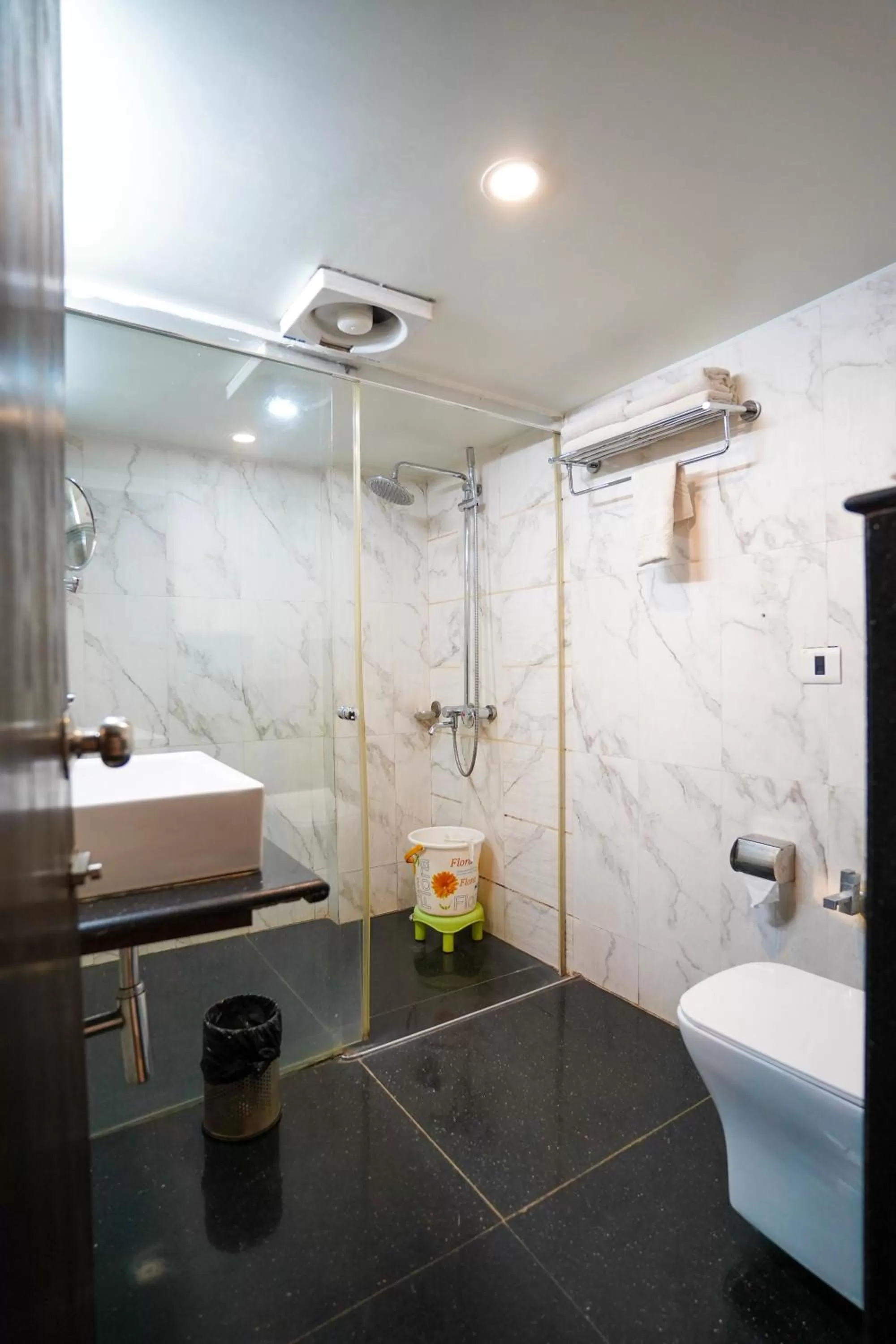 Bathroom in Hotel Floret Inn