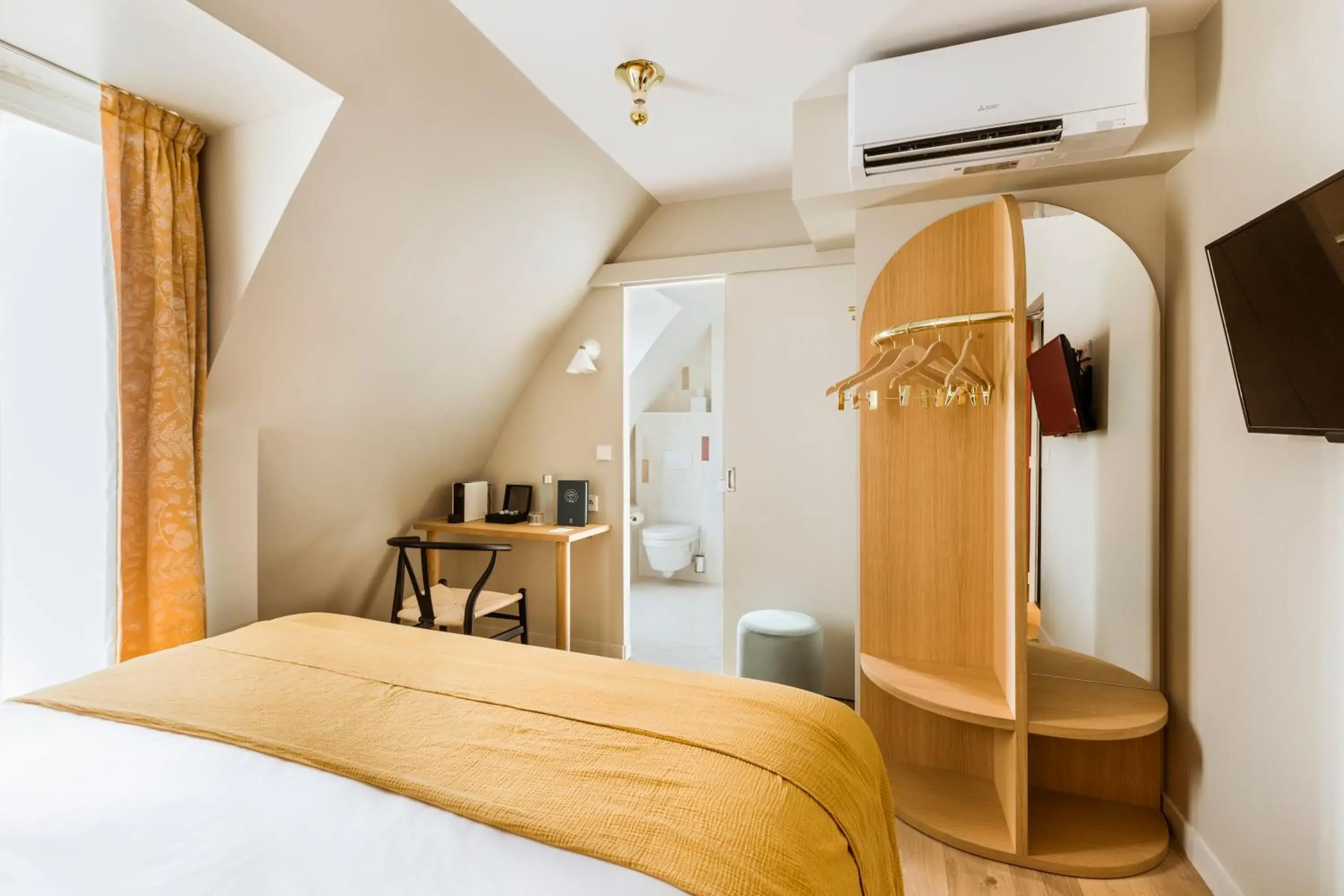 Bedroom, Bed in Hôtel AMI - Orso Hotels