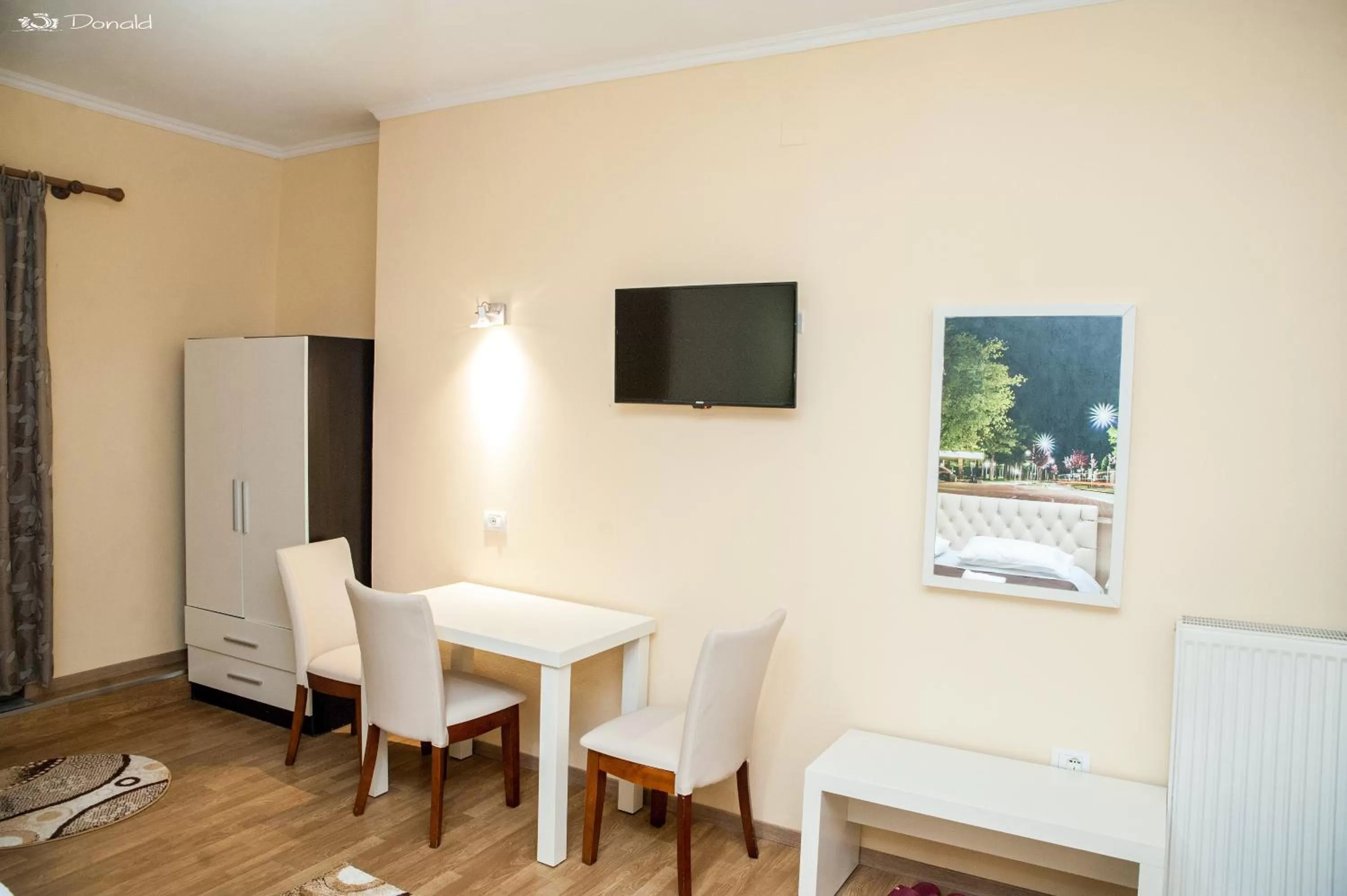 TV/Entertainment Center in Hotel EDEA