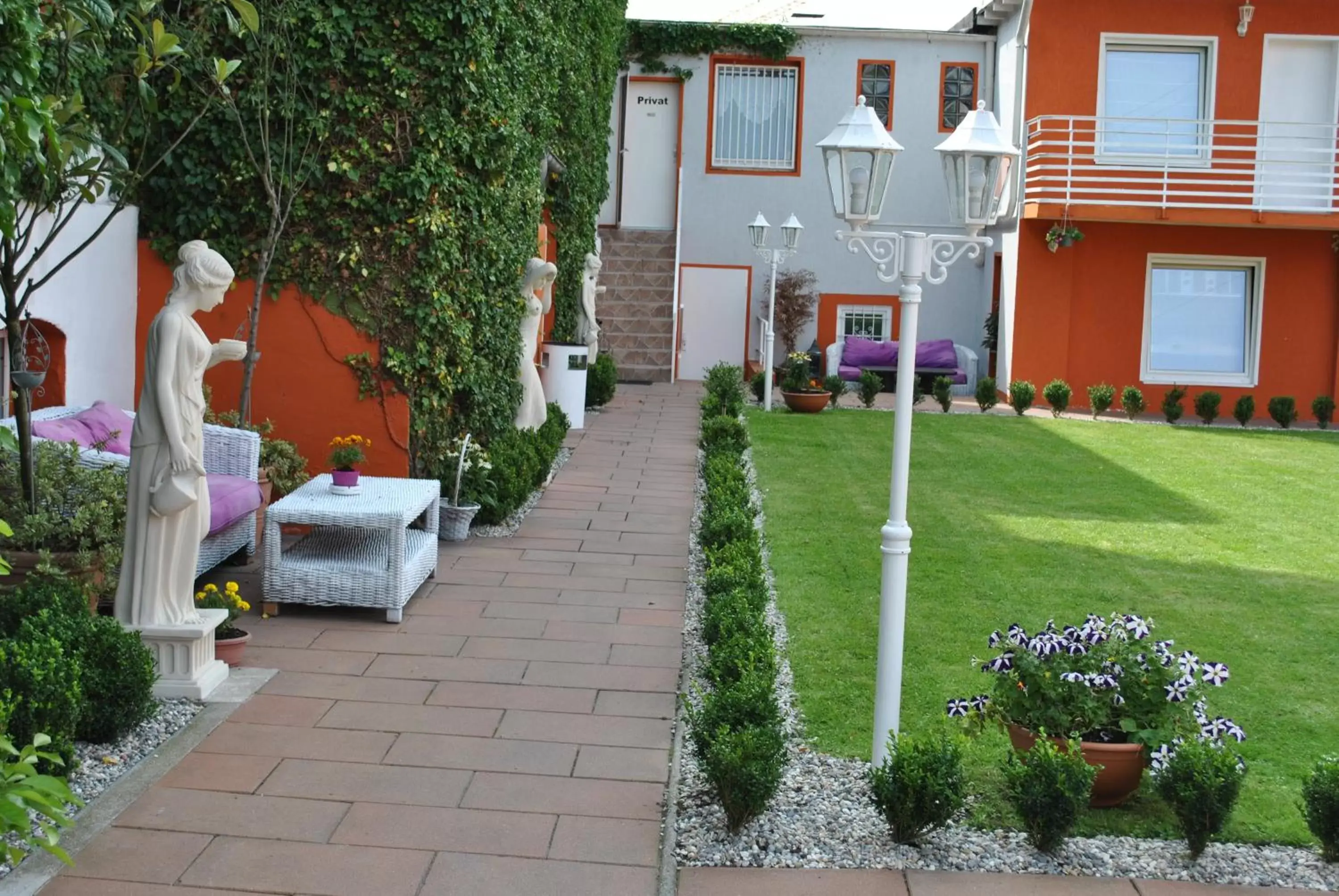 Facade/entrance in Suite-Apartment-Essen Facade/entrance in Suite-Apartment-Essen