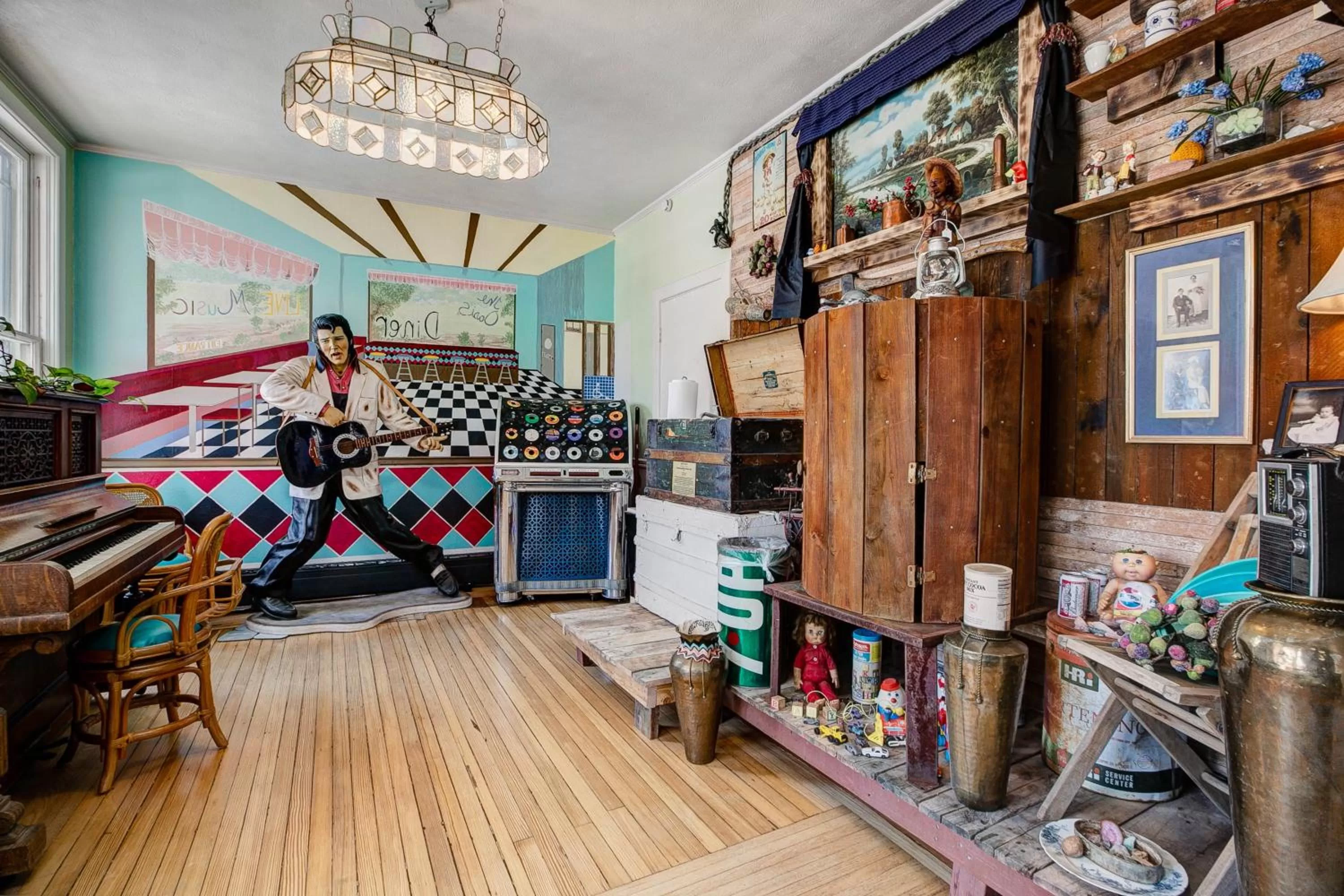 Communal lounge/ TV room in The Oasis on Eisenhower