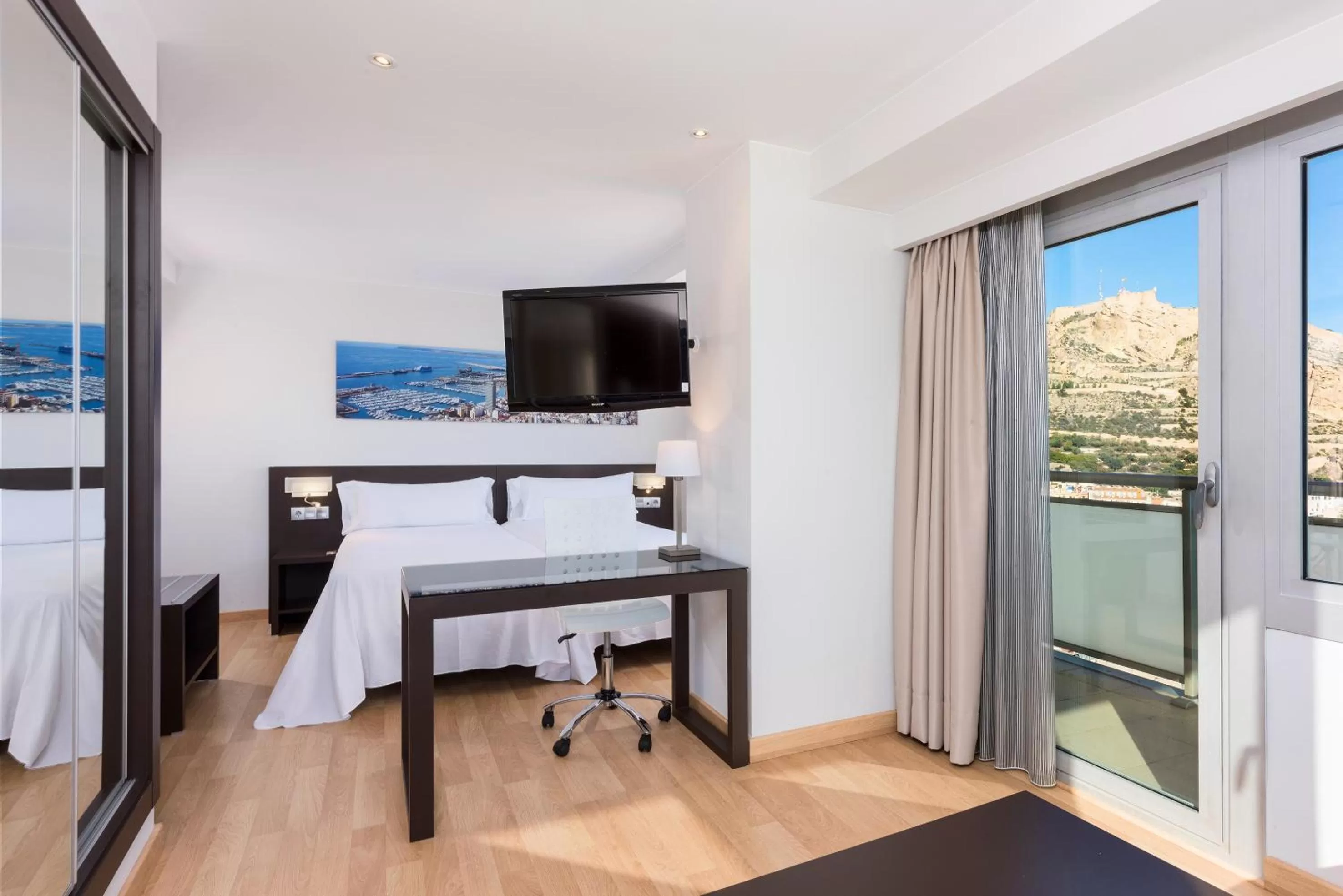 Bed in Hotel Alicante Gran Sol, affiliated by Meliá