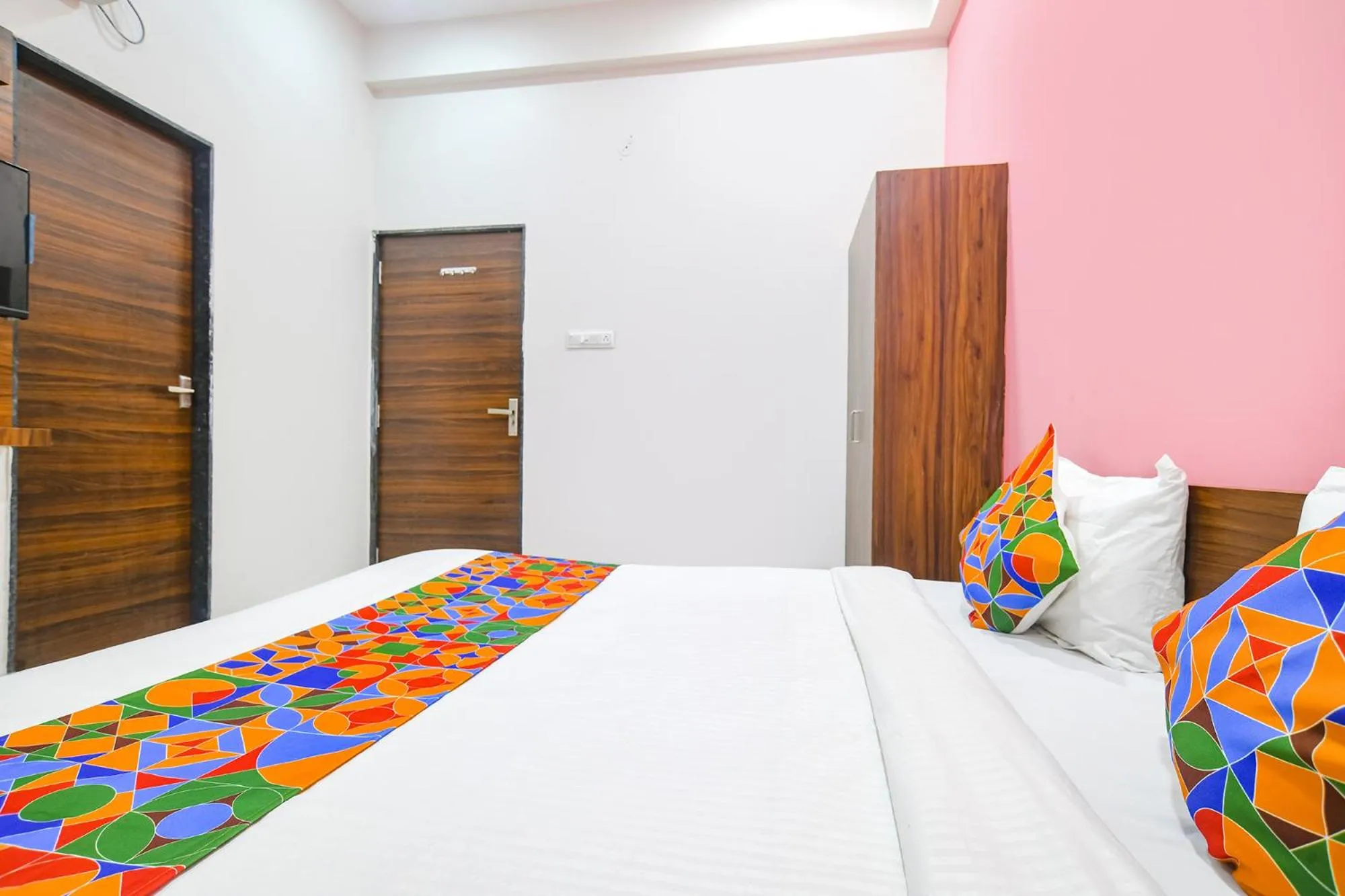 Bed in FabExpress Golden Epoch