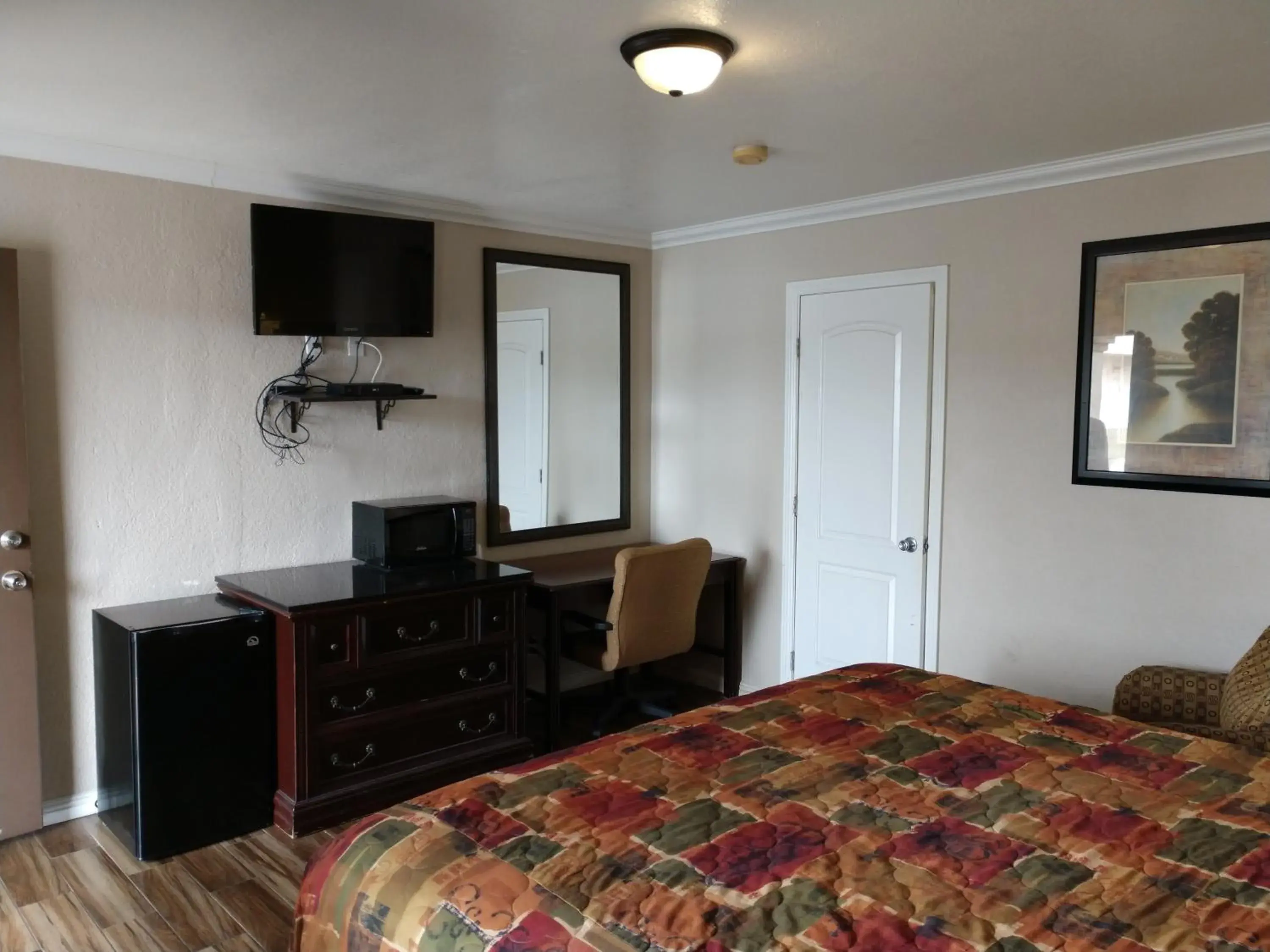 TV and multimedia, Bed in Bartlett Motel