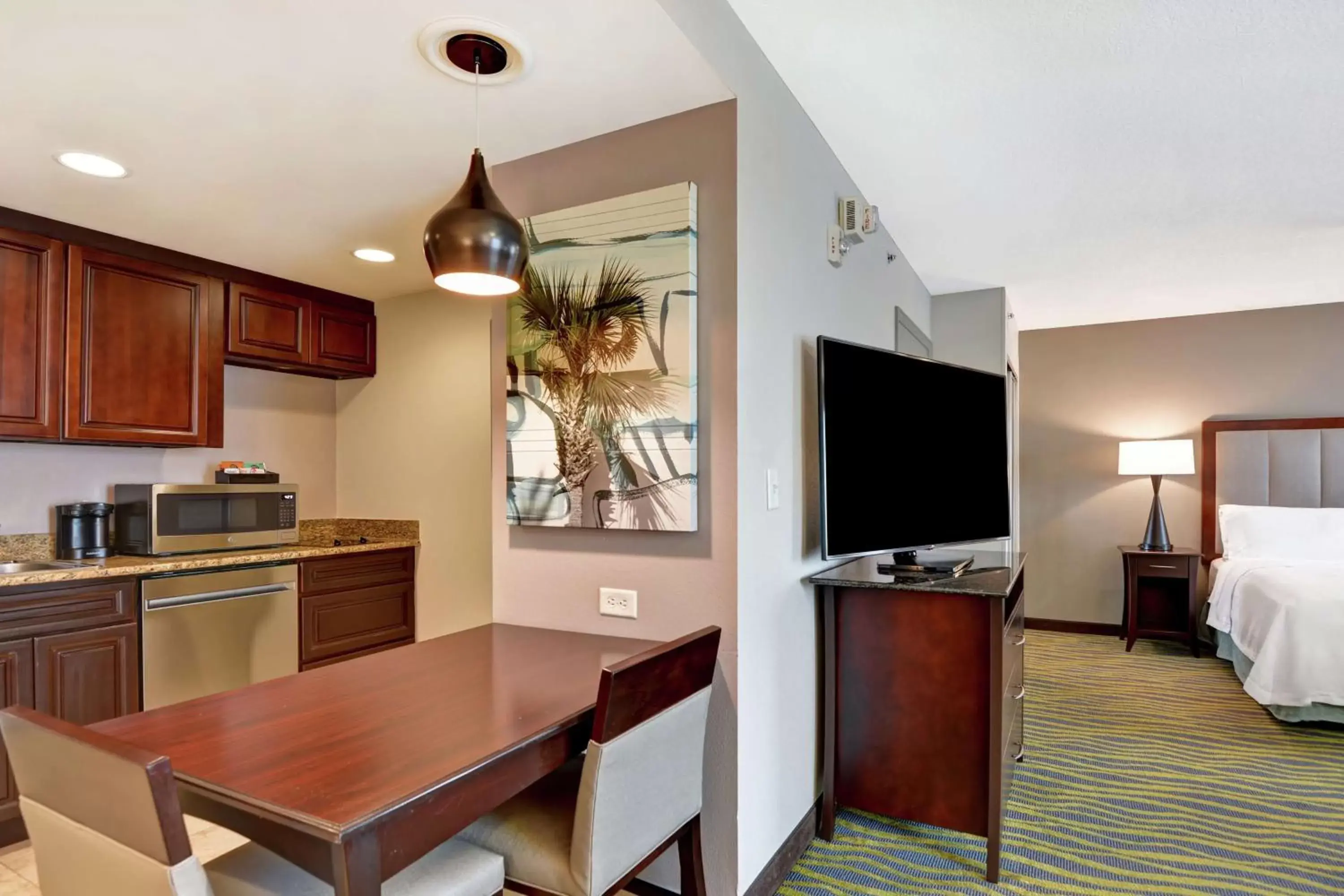 Bedroom, Kitchen/Kitchenette in Homewood Suites by Hilton Lake Buena Vista - Orlando