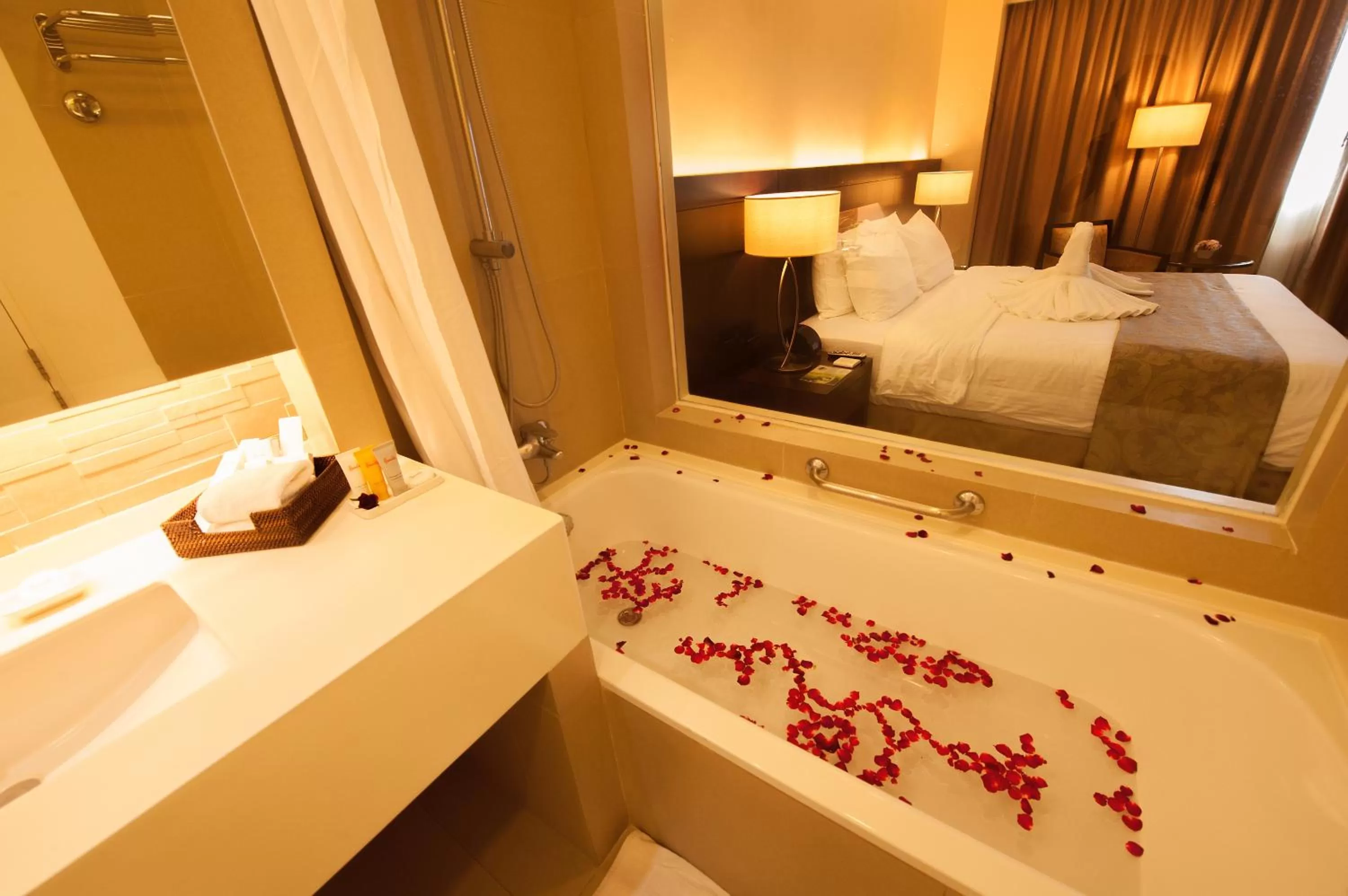 Bathroom, Bed in Harolds Hotel Cebu