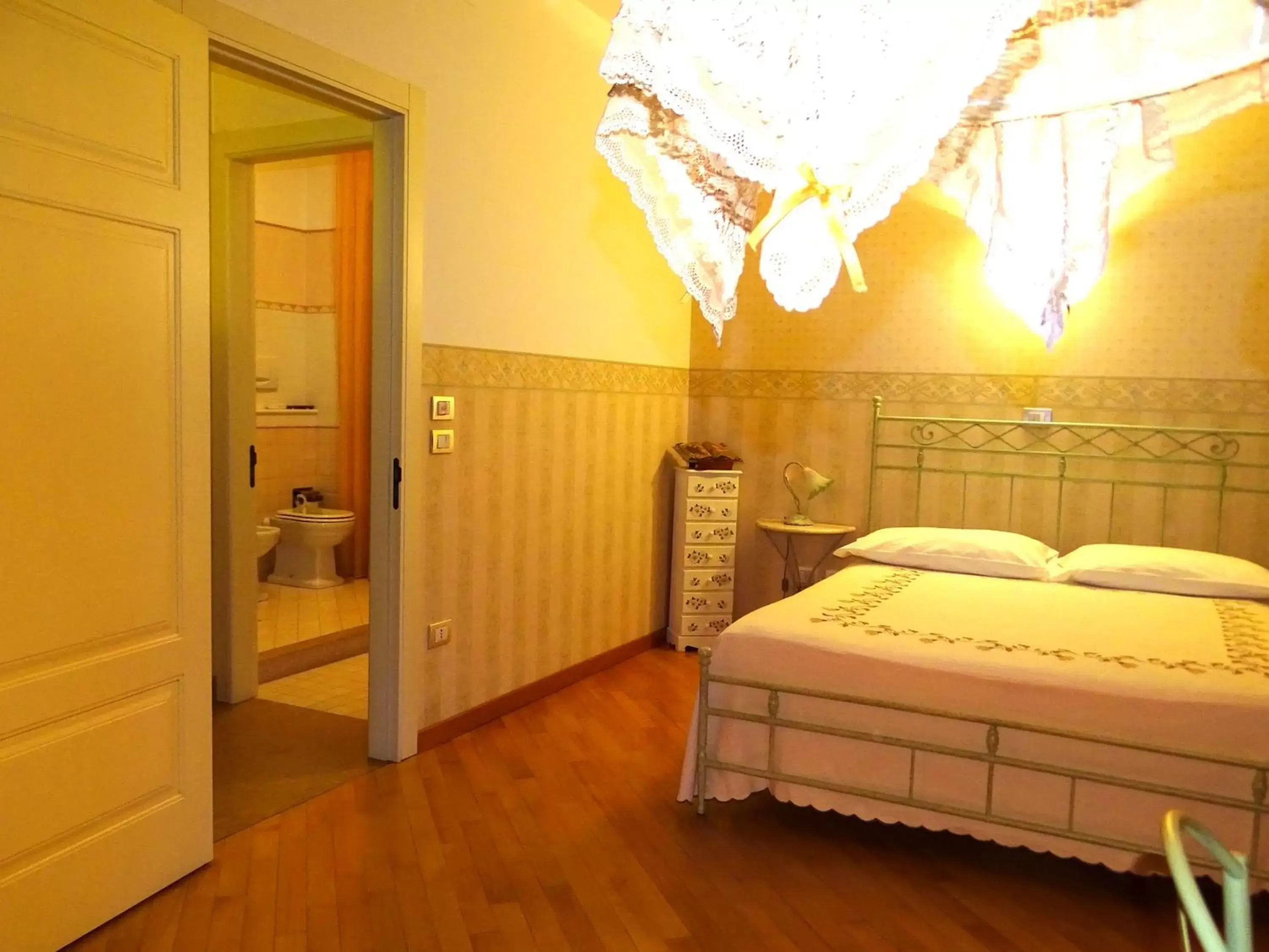 Bed in Villa Gioia Rooms