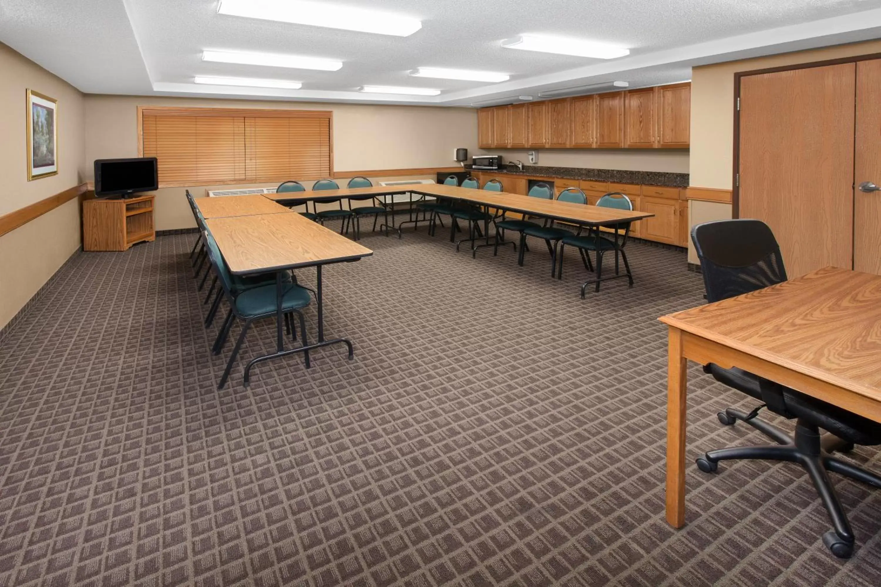 Meeting/conference room in AmericInn by Wyndham Iowa Falls