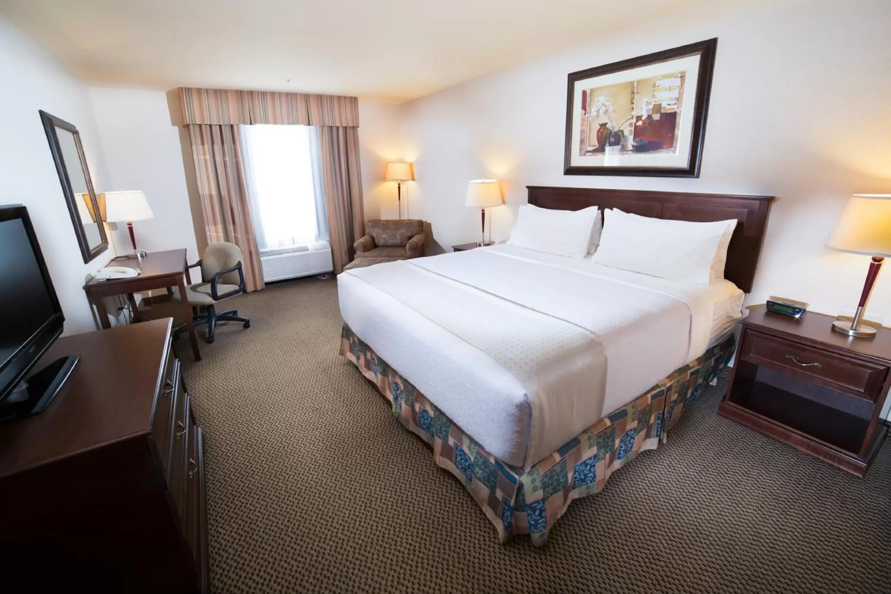 Photo of the whole room, Bed in Holiday Inn Hotel & Suites-West Edmonton, an IHG Hotel