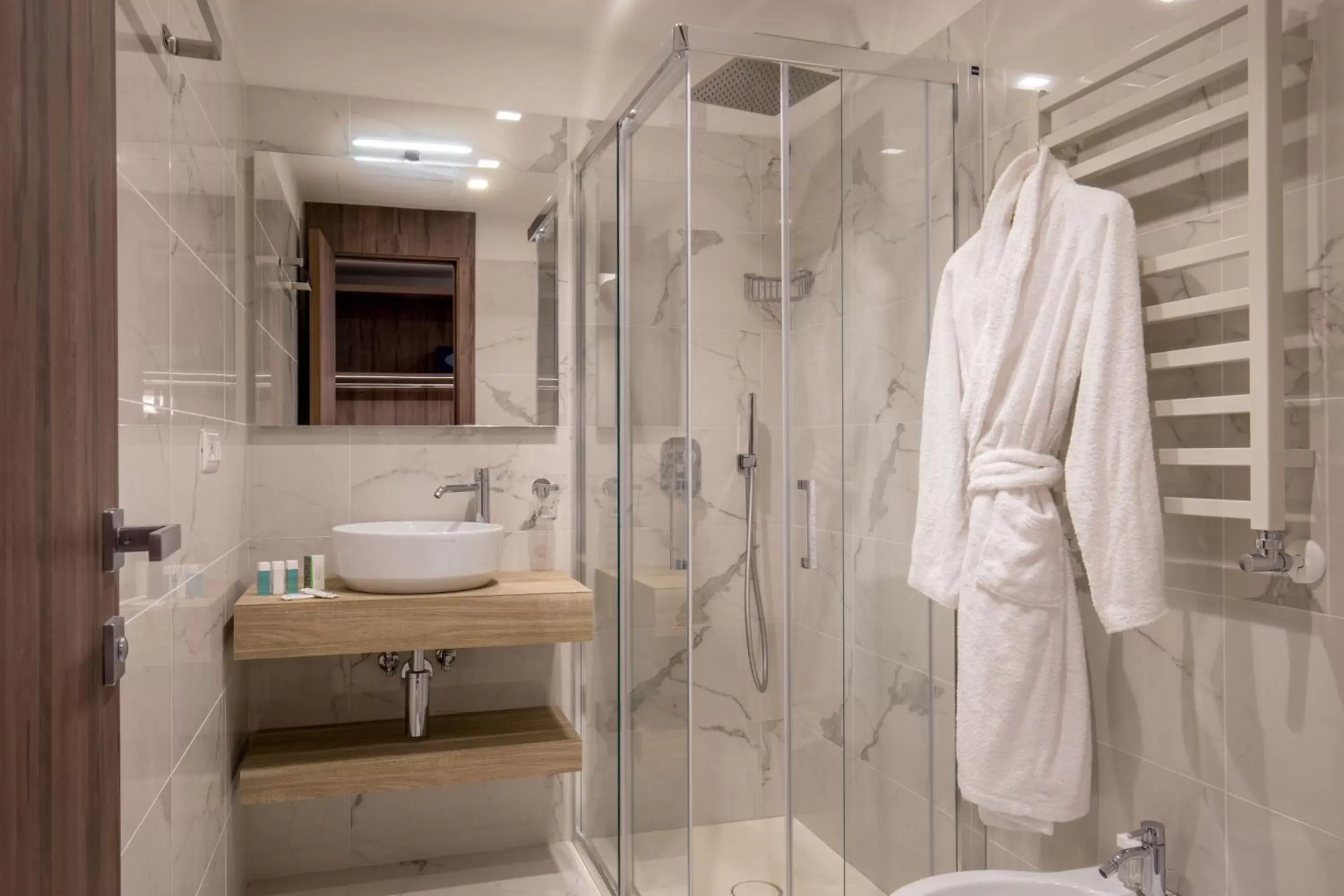 Shower, Bathroom in Hotel Villa Grazioli