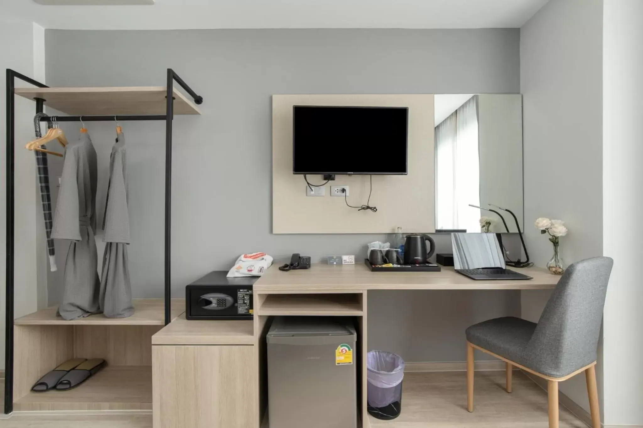 Superior Twin Room in The Riski Hotel at Bangphlat Station SHA Superior Twin Room in The Riski Hotel at Bangphlat Station SHA