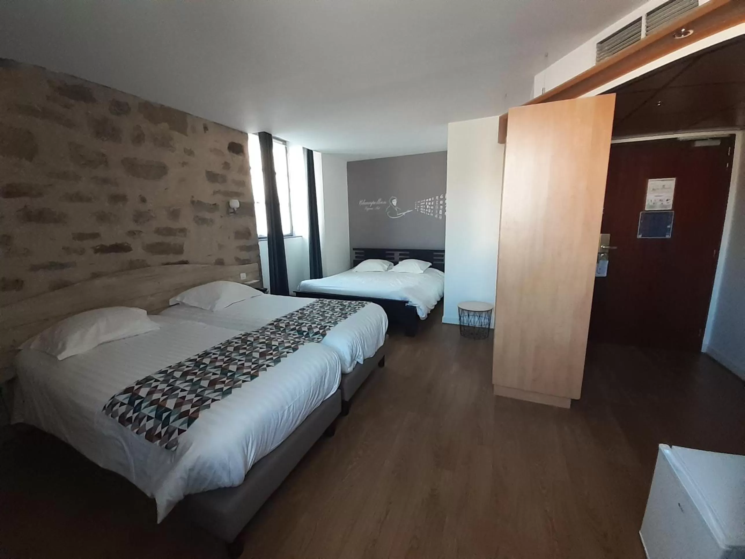 Bed in Best Western Le Pont d'Or