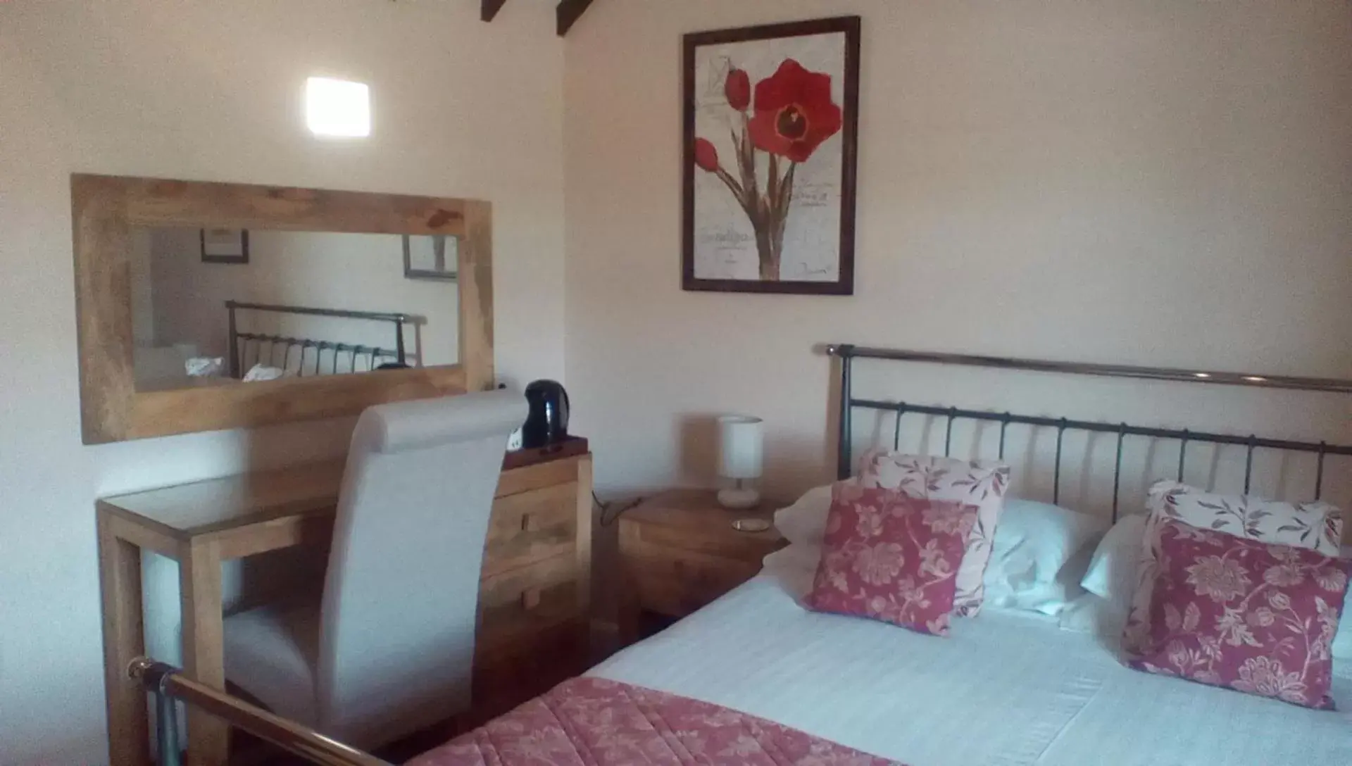 Bedroom, Bed in The Lincolnshire Poacher Inn